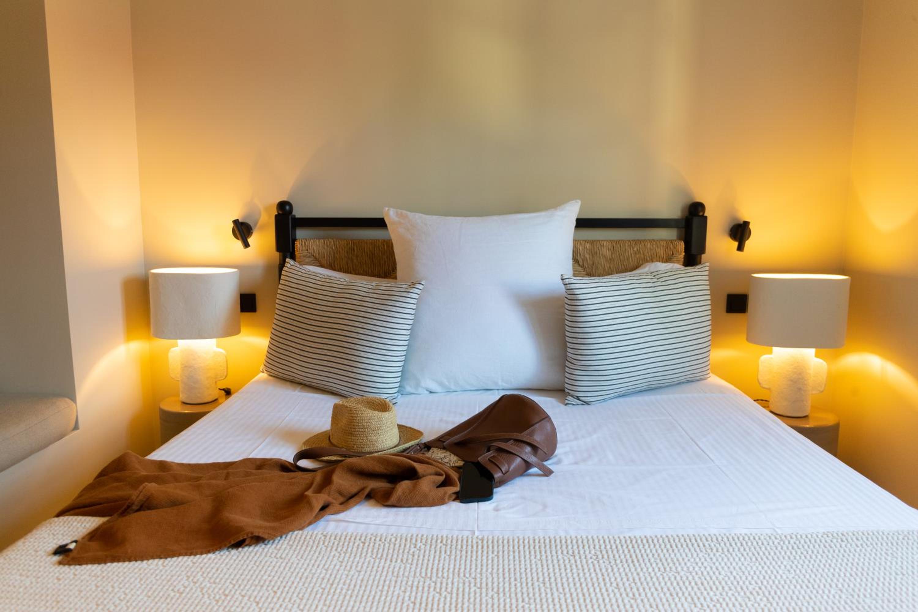 Deluxe Room - Photo 18