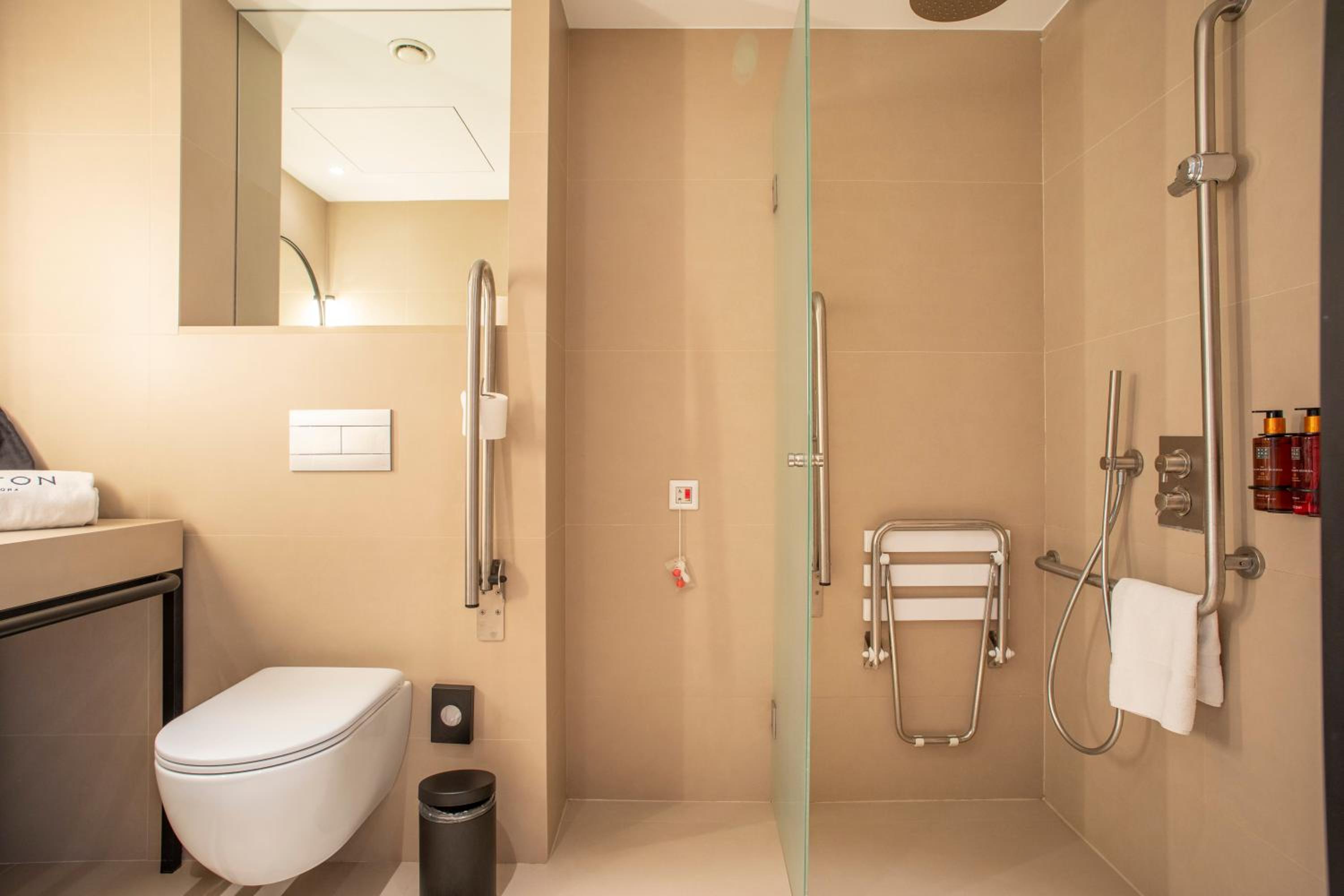 Standard Double Room thumbnail 6