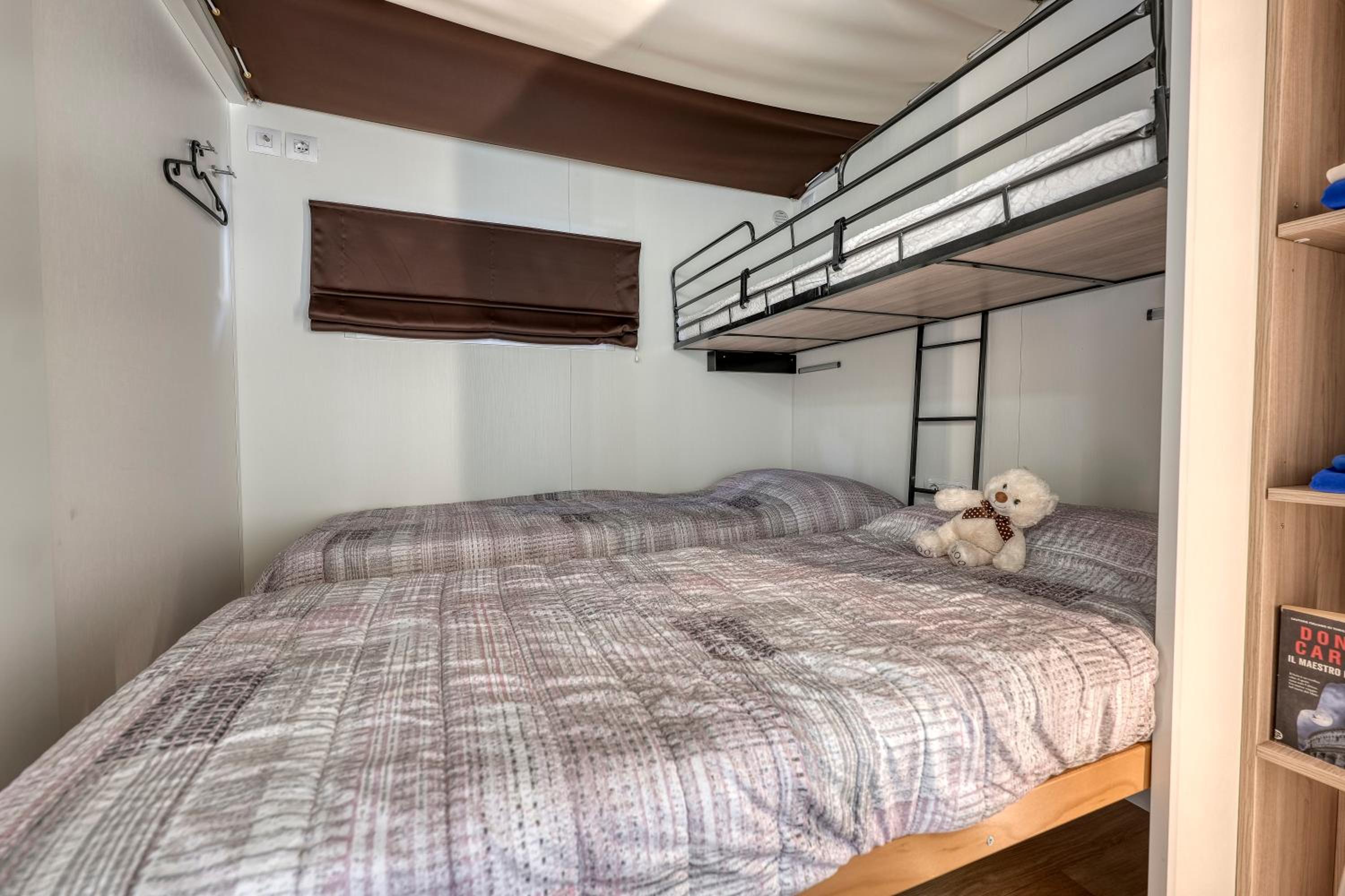Mobile Home photo 3