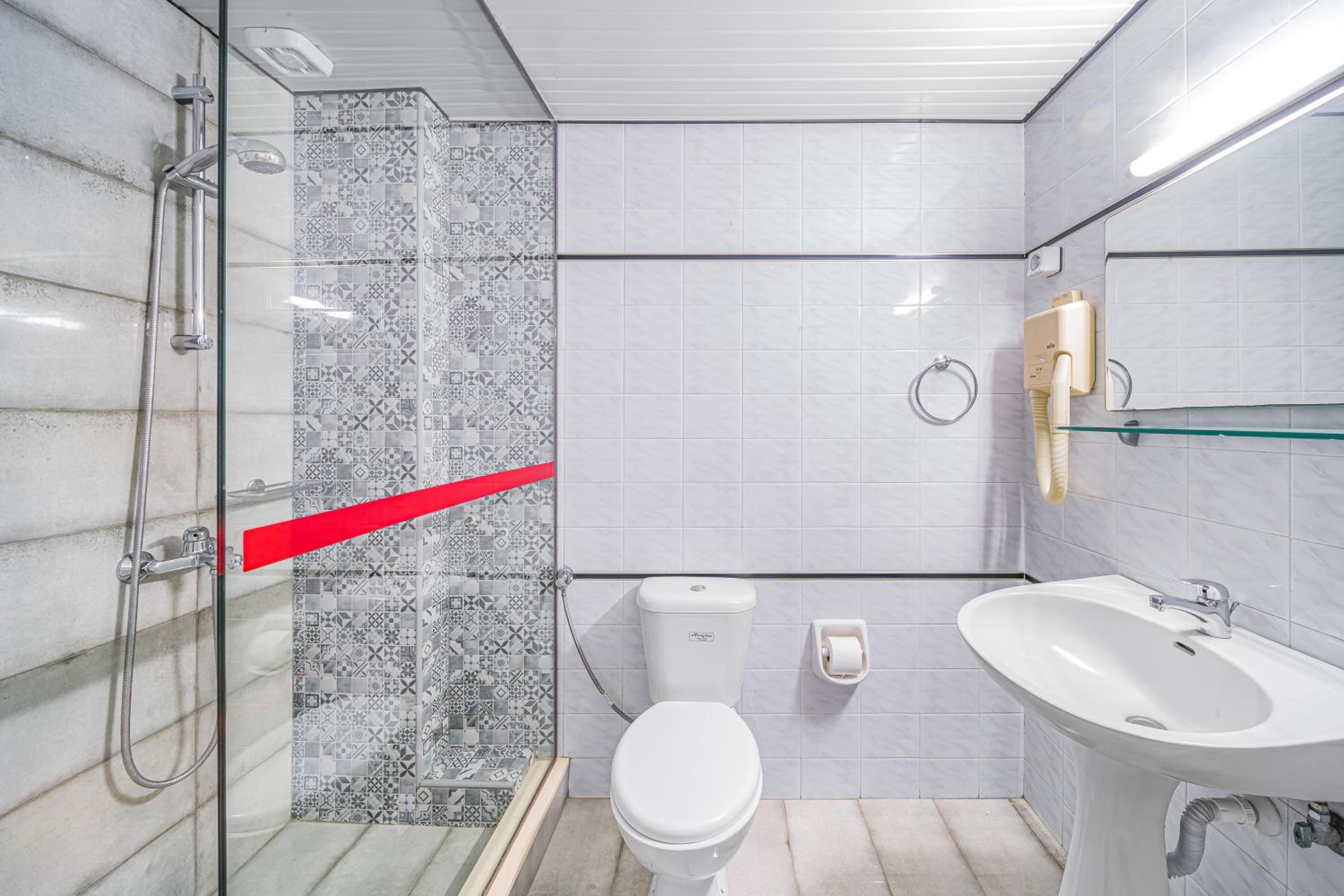 Superior One-Bedroom Apartment (3 Adults) - Photo 4