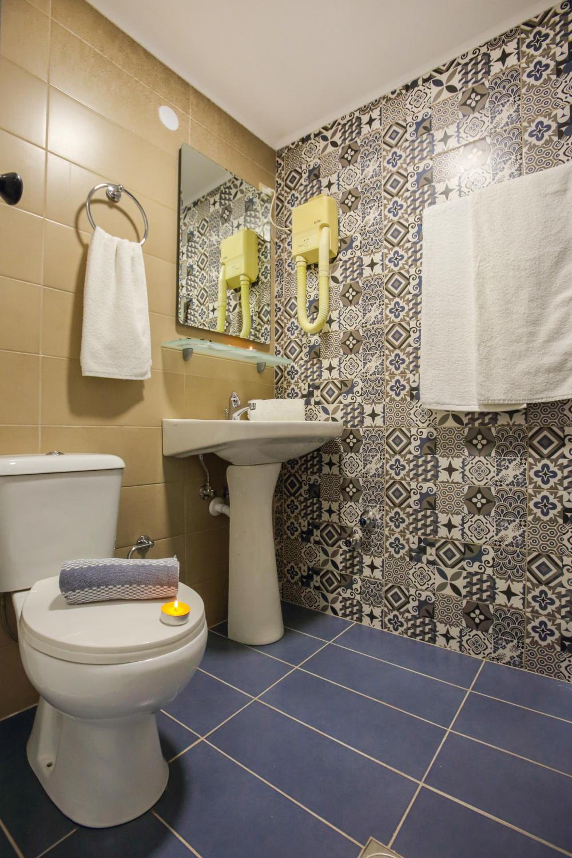 Superior One-Bedroom Apartment (3 Adults) - Photo 5