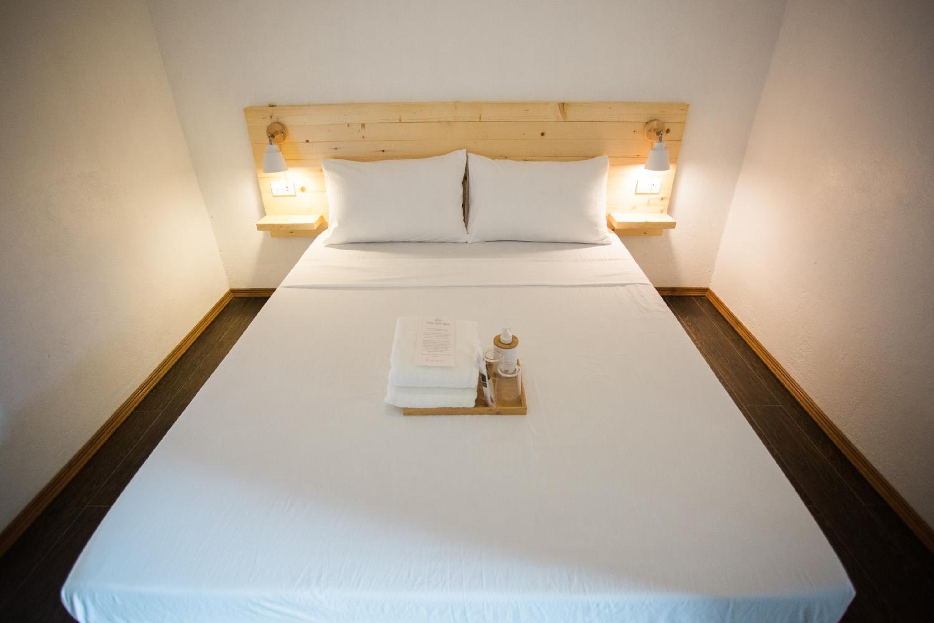 Deluxe Queen Suite - Photo 4