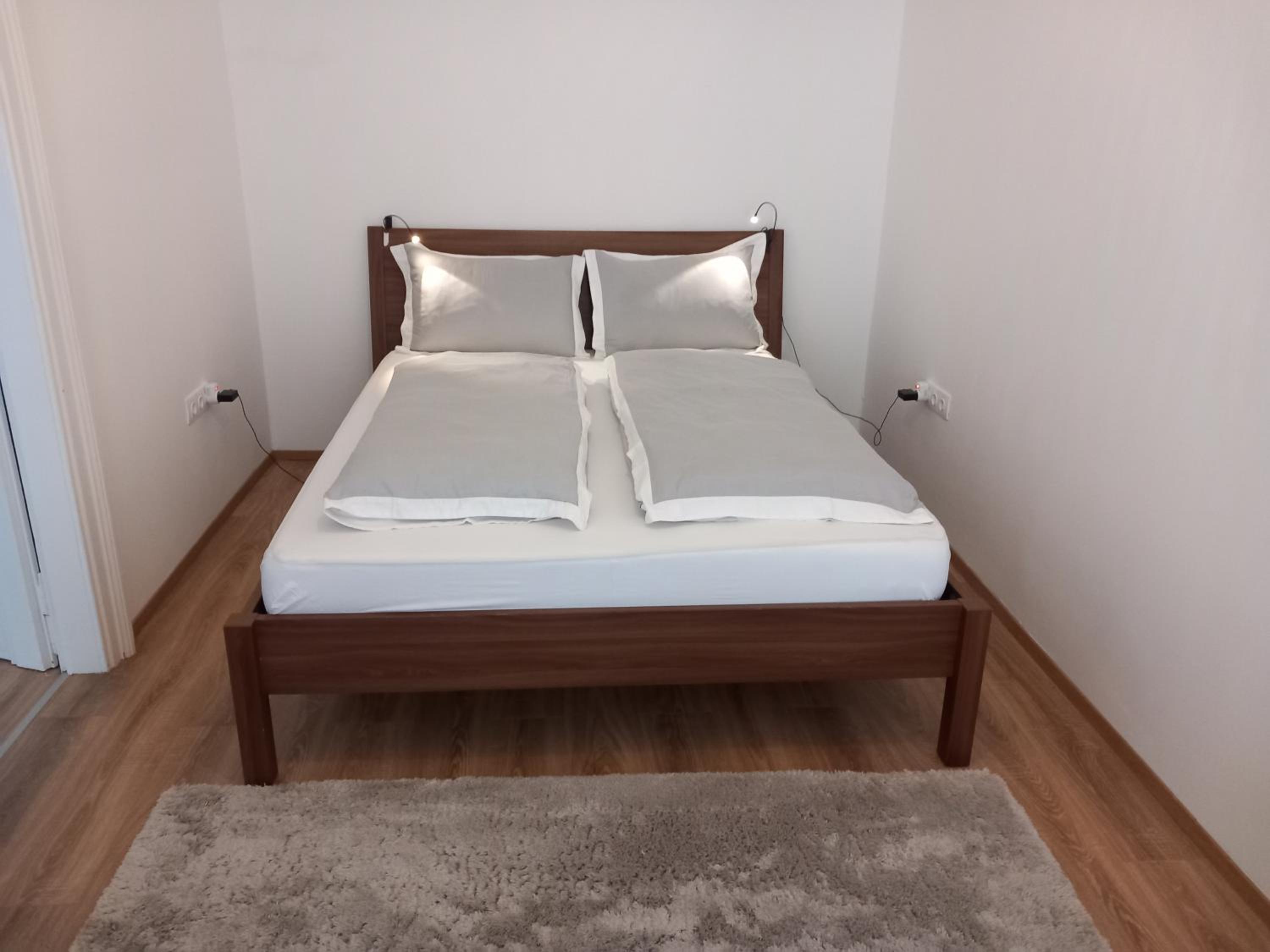 One-Bedroom Apartment photo 2