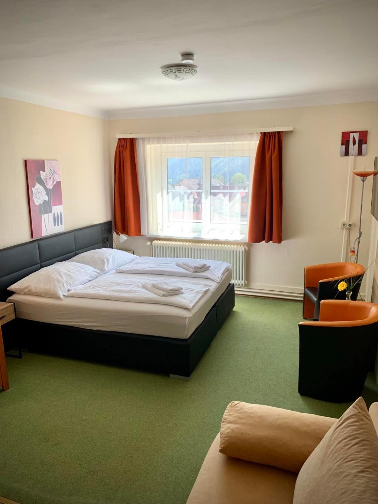 Classic Double Room with City View - Photo 9