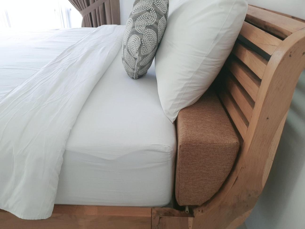 Deluxe King Room - Photo 10