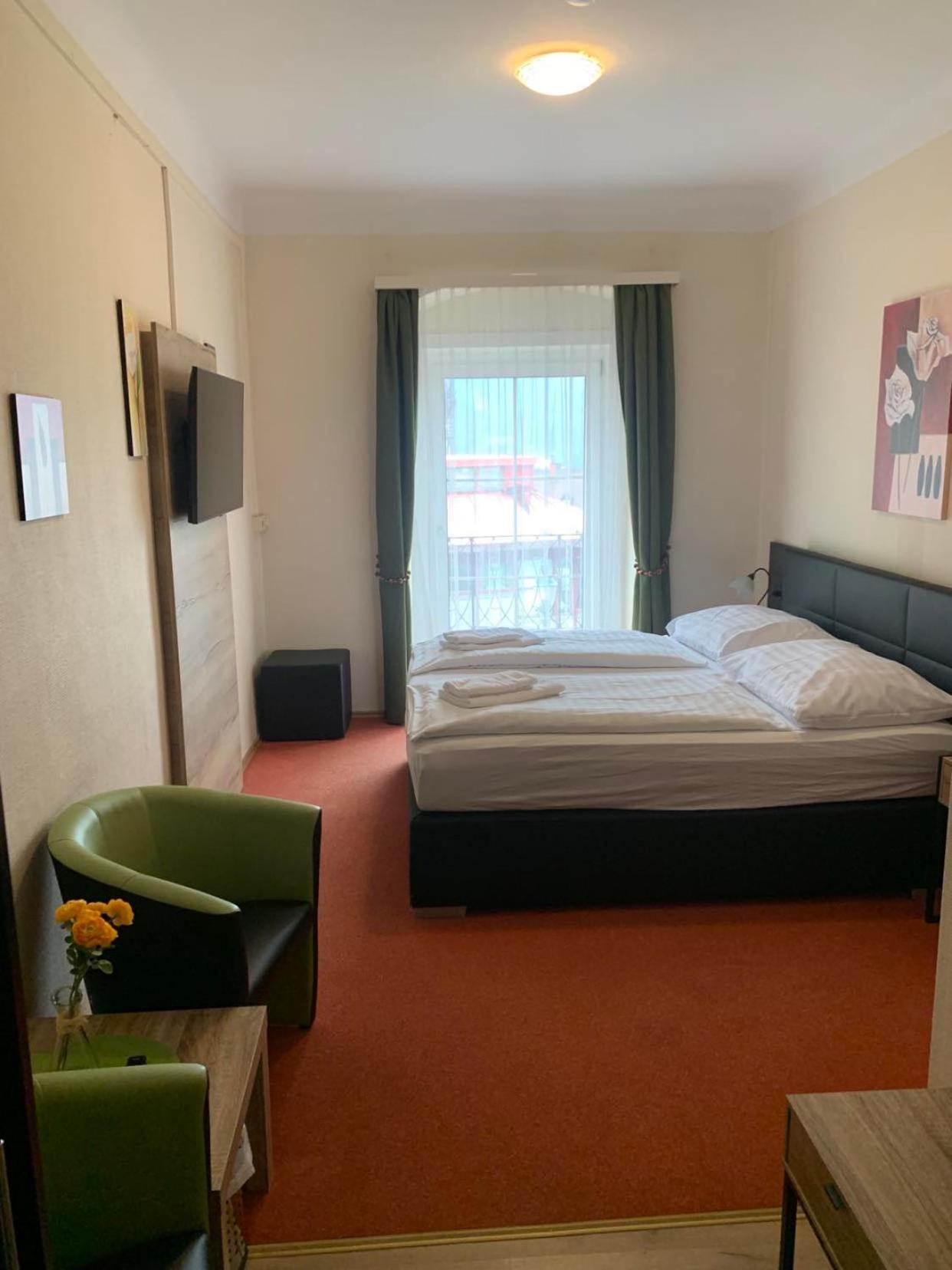 Classic Double Room with City View - Photo 11