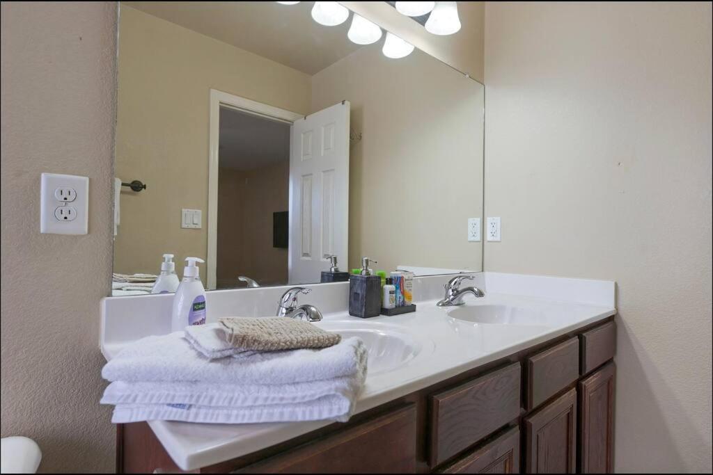 Three-Bedroom House photo 1
