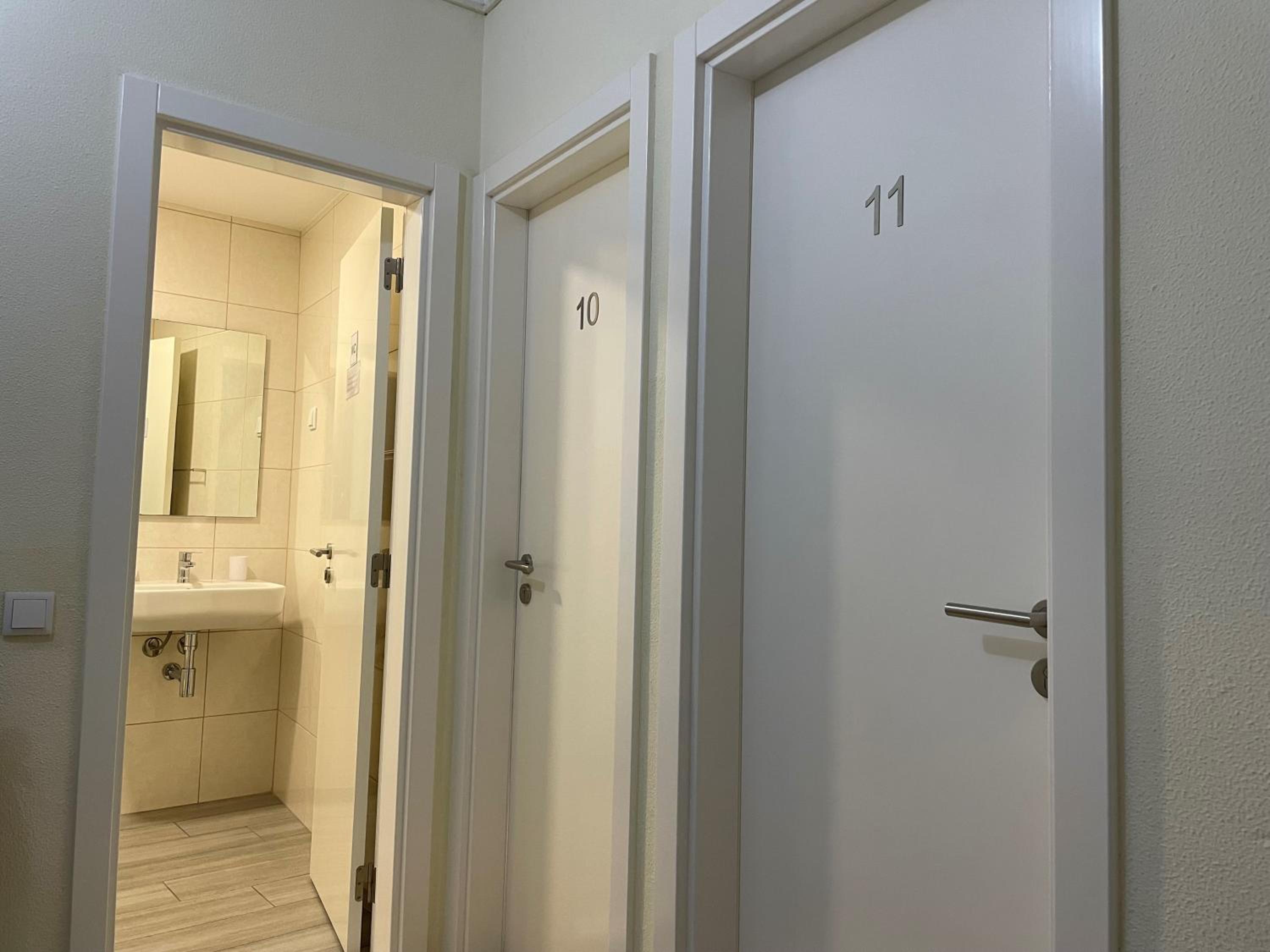 Double Room with Shared Bathroom photo 3