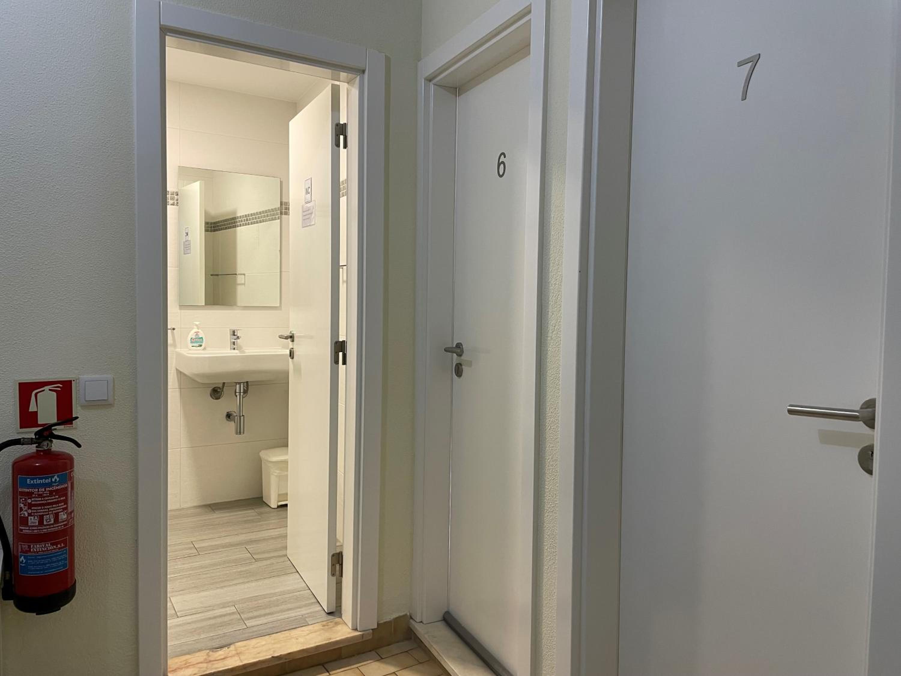 Double Room with Shared Bathroom photo 2