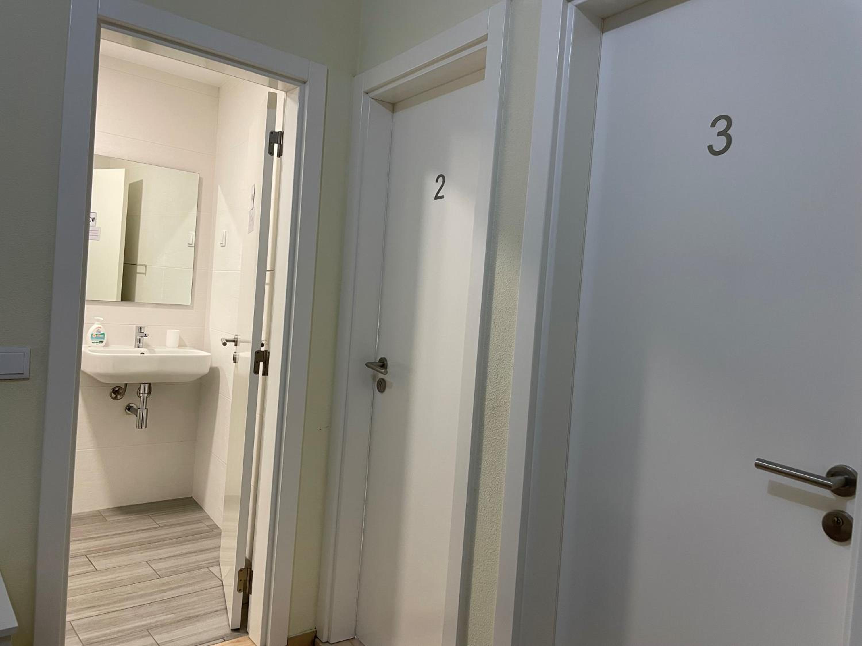 Double Room with Shared Bathroom photo 3