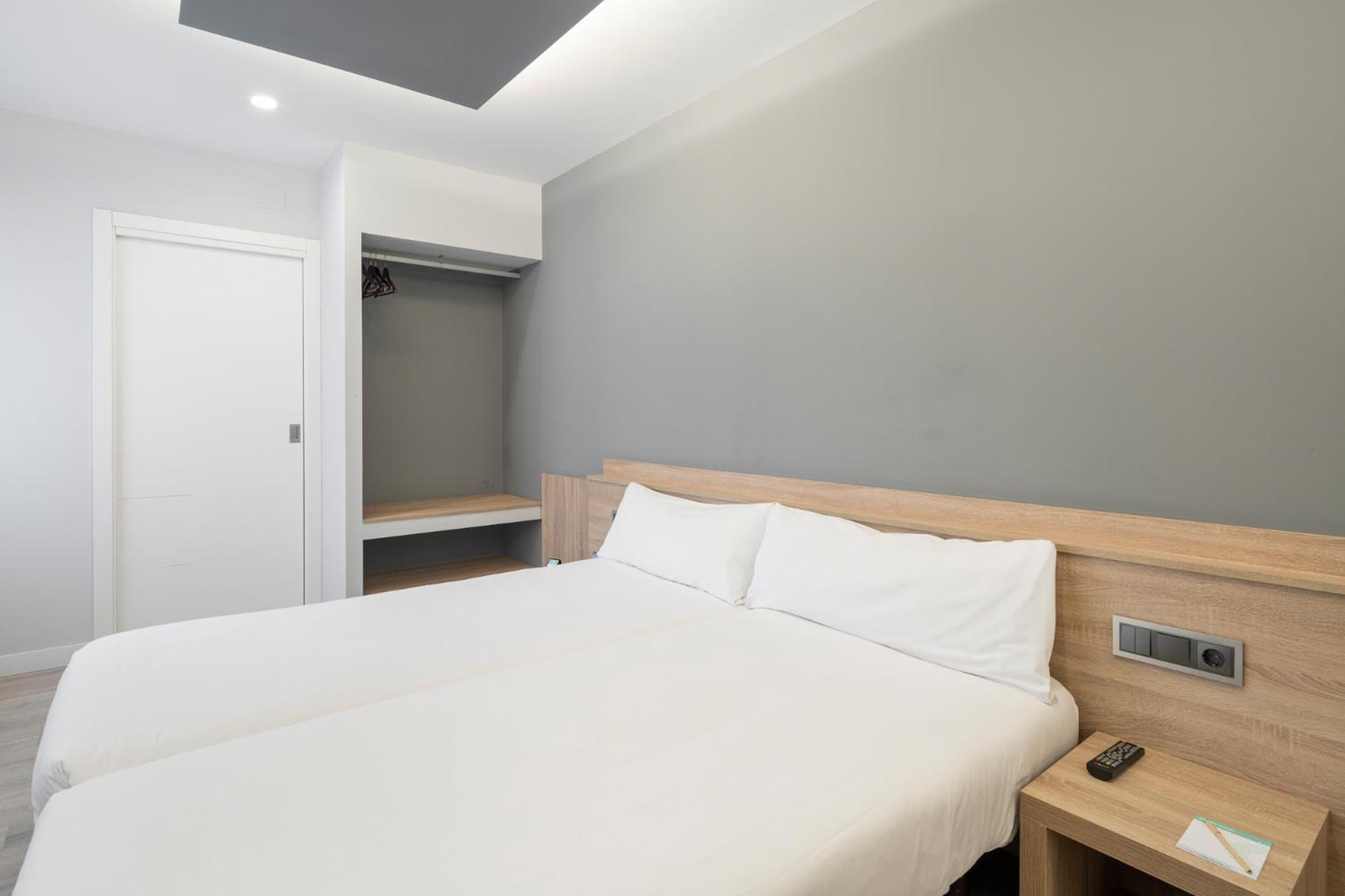 Double or Twin Room with Private Bathroom photo 2