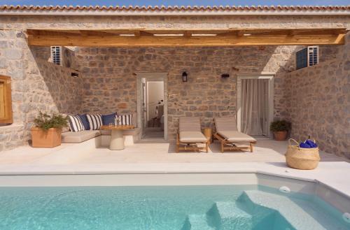 Beachfront Suite with Private Pool - Photo 11