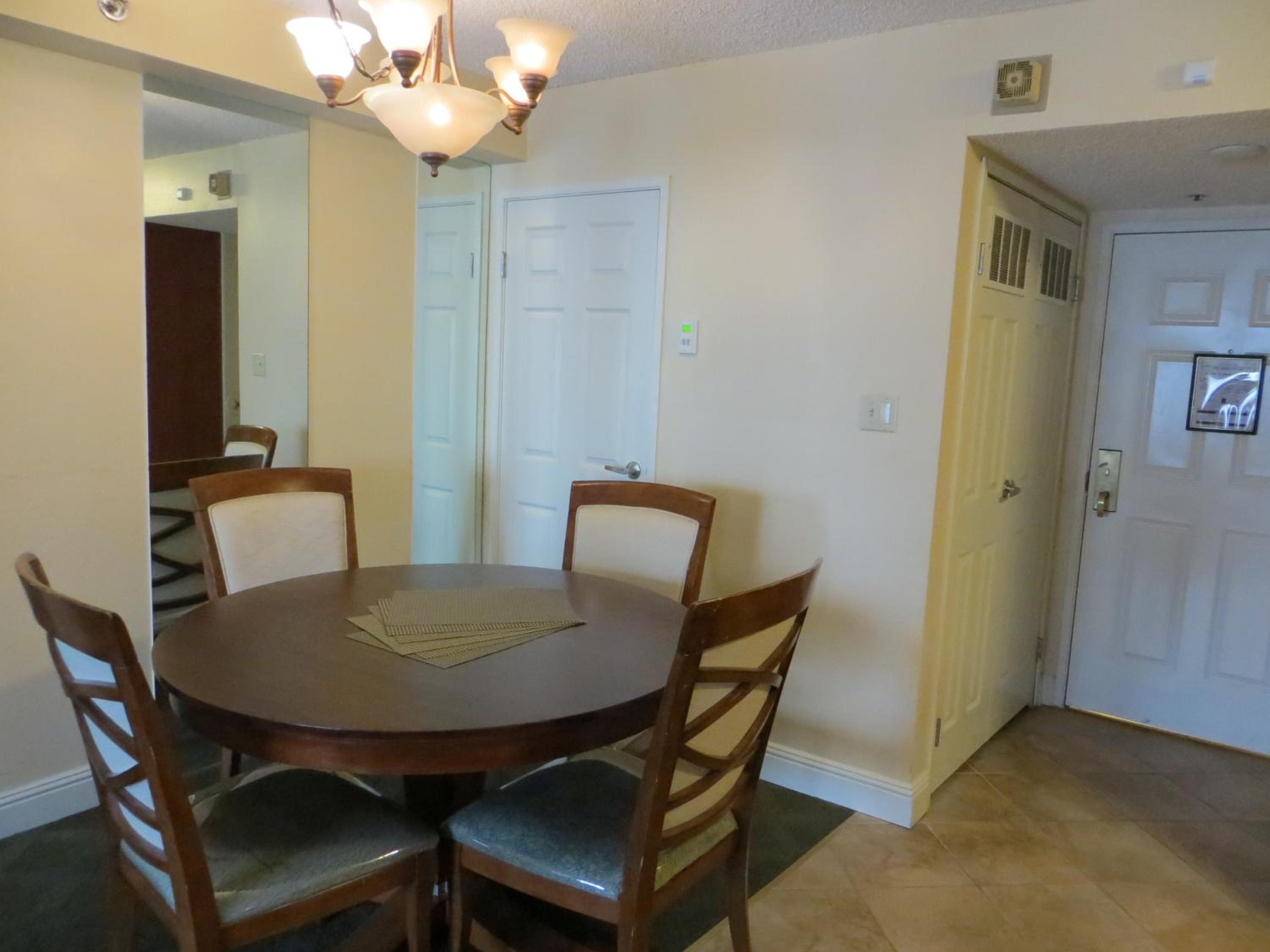Two-Bedroom Suite (No Resort Fee) - Photo 6