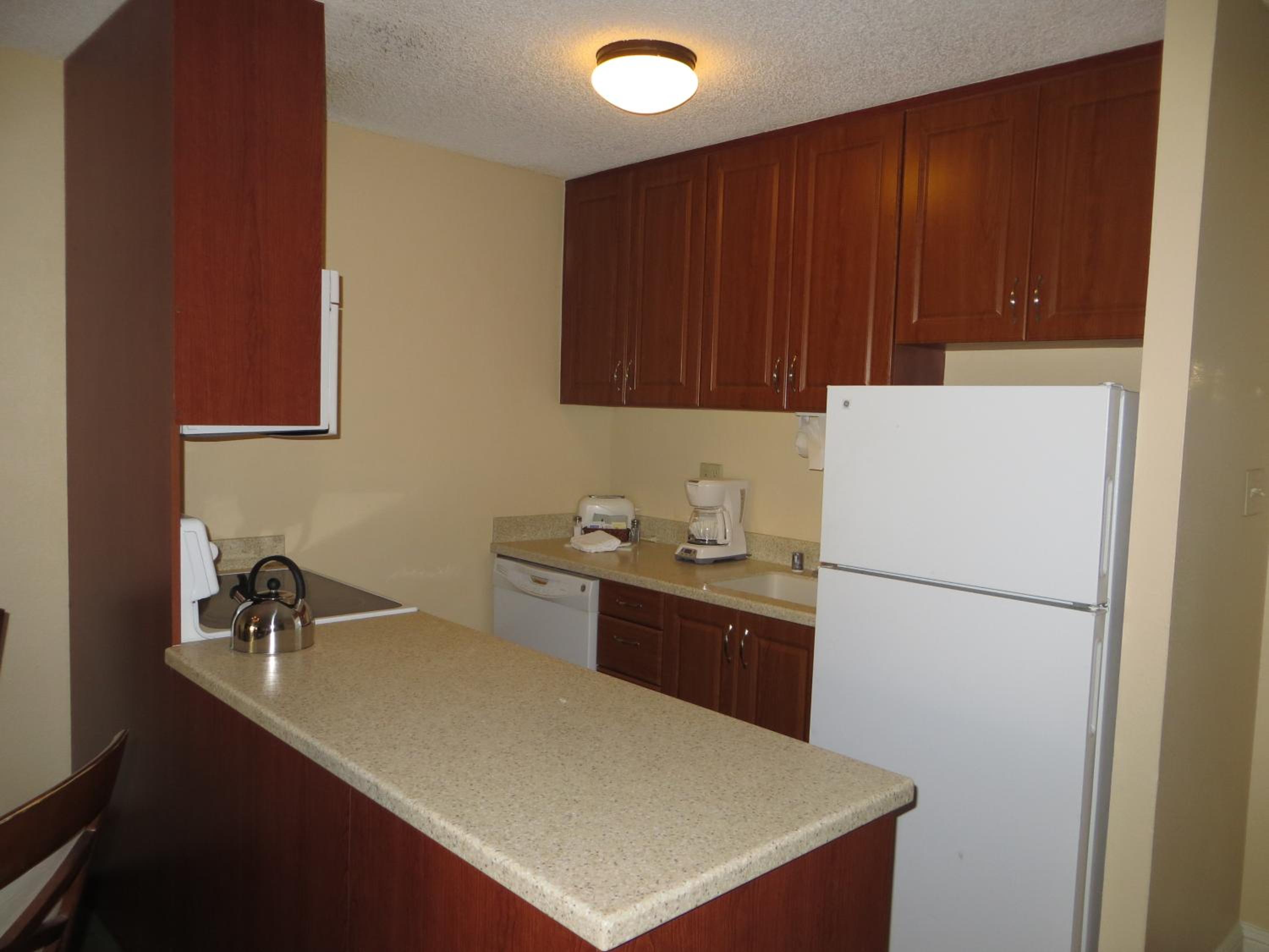 One-Bedroom Suite (No Resort Fee) - Photo 9