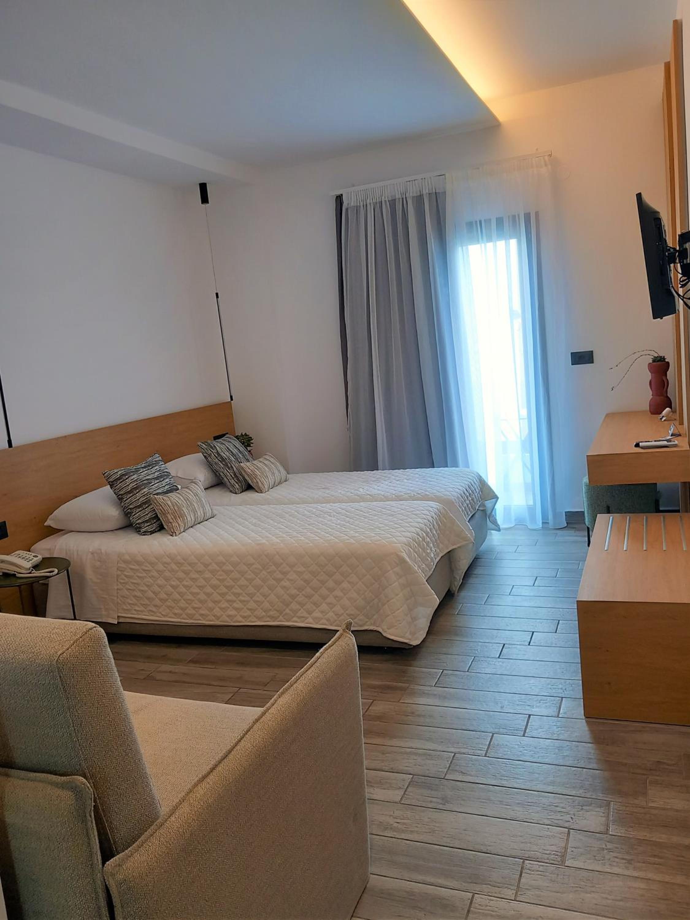 Superior Triple Room - Photo 1