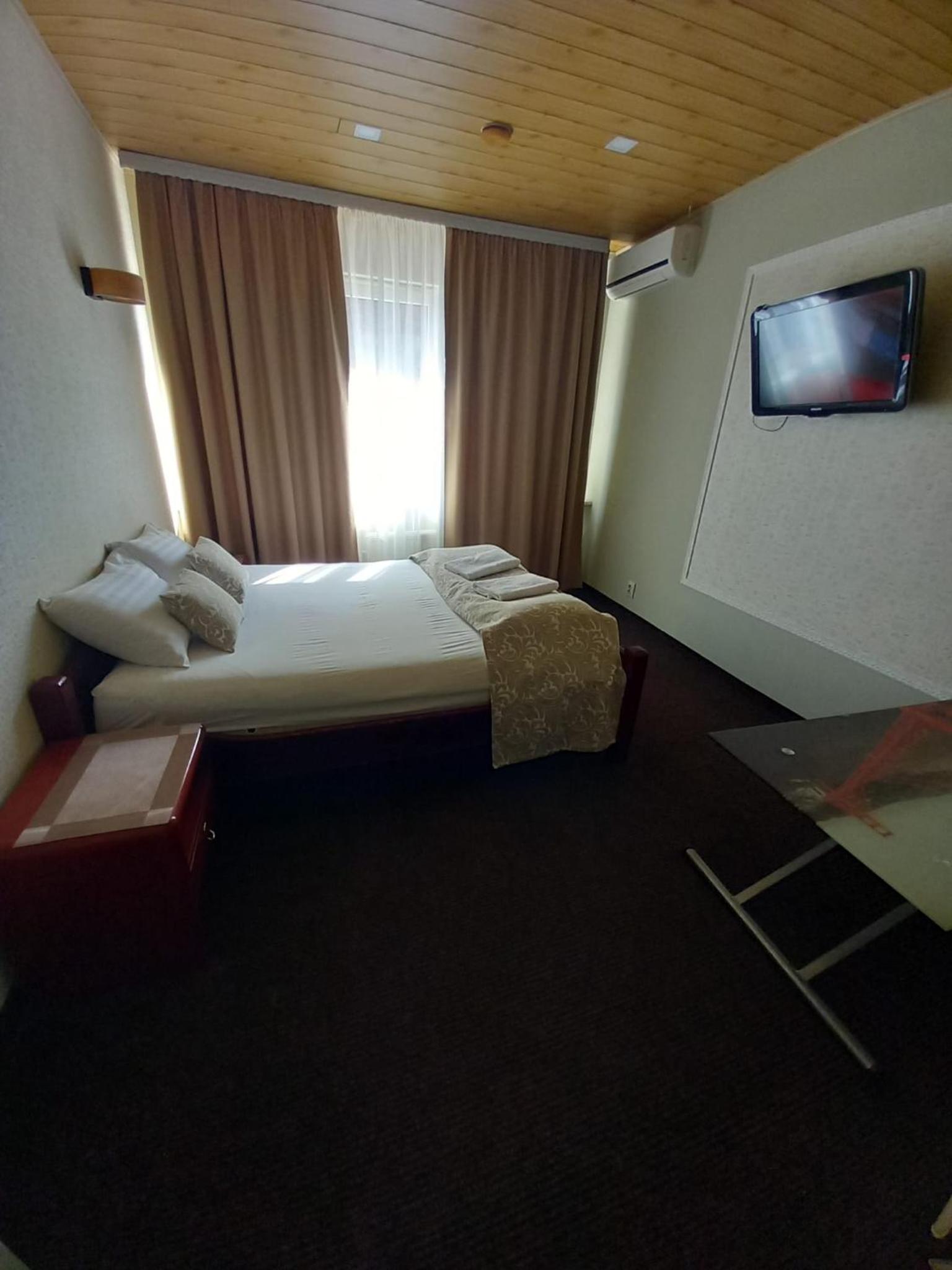 Standard Double Room - Photo 6