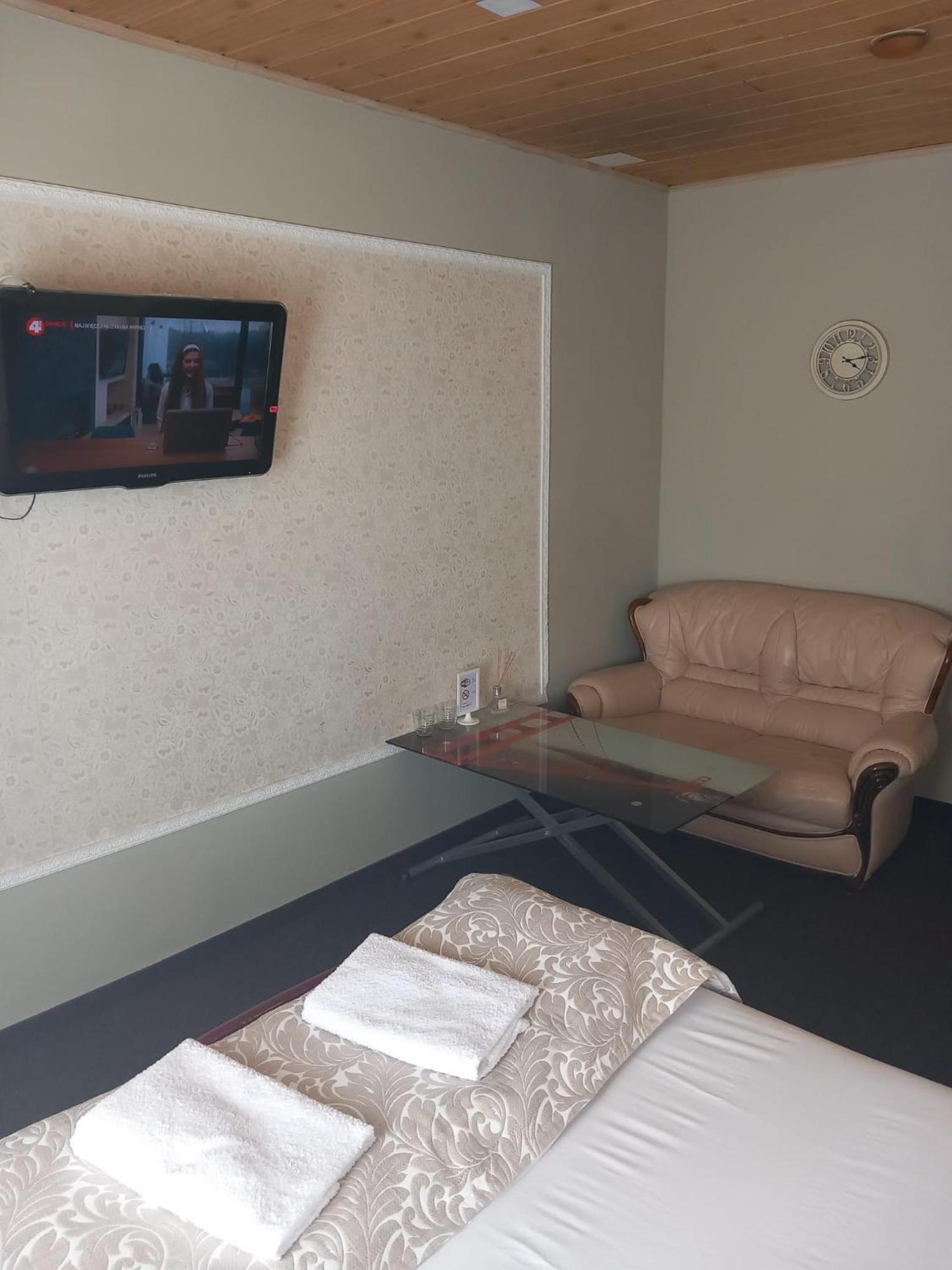 Standard Double Room - Photo 8