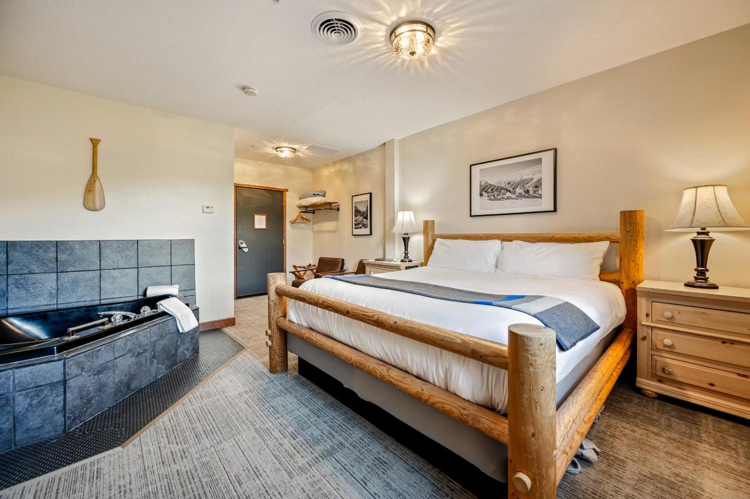 Deluxe Suite with Spa Bath photo 1