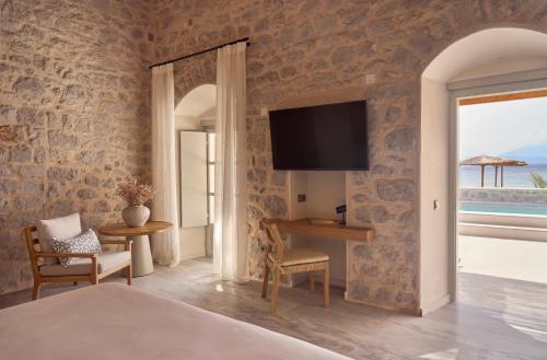 Beachfront Suite with Private Pool - Photo 4
