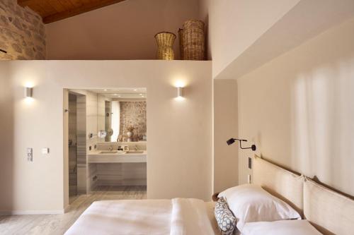 Side Beachfront Suite with Private Pool photo 3