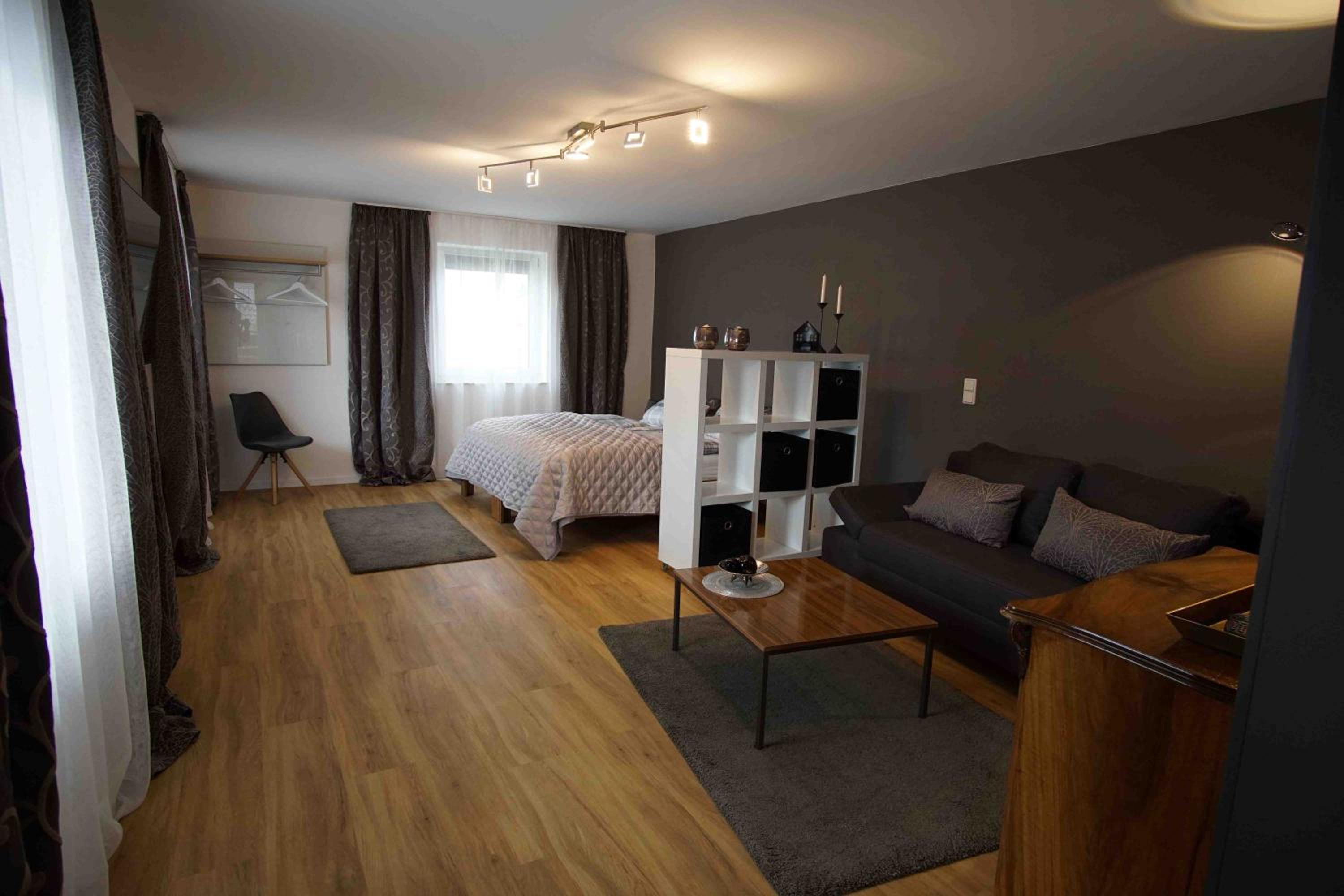 One-Bedroom Apartment photo 1
