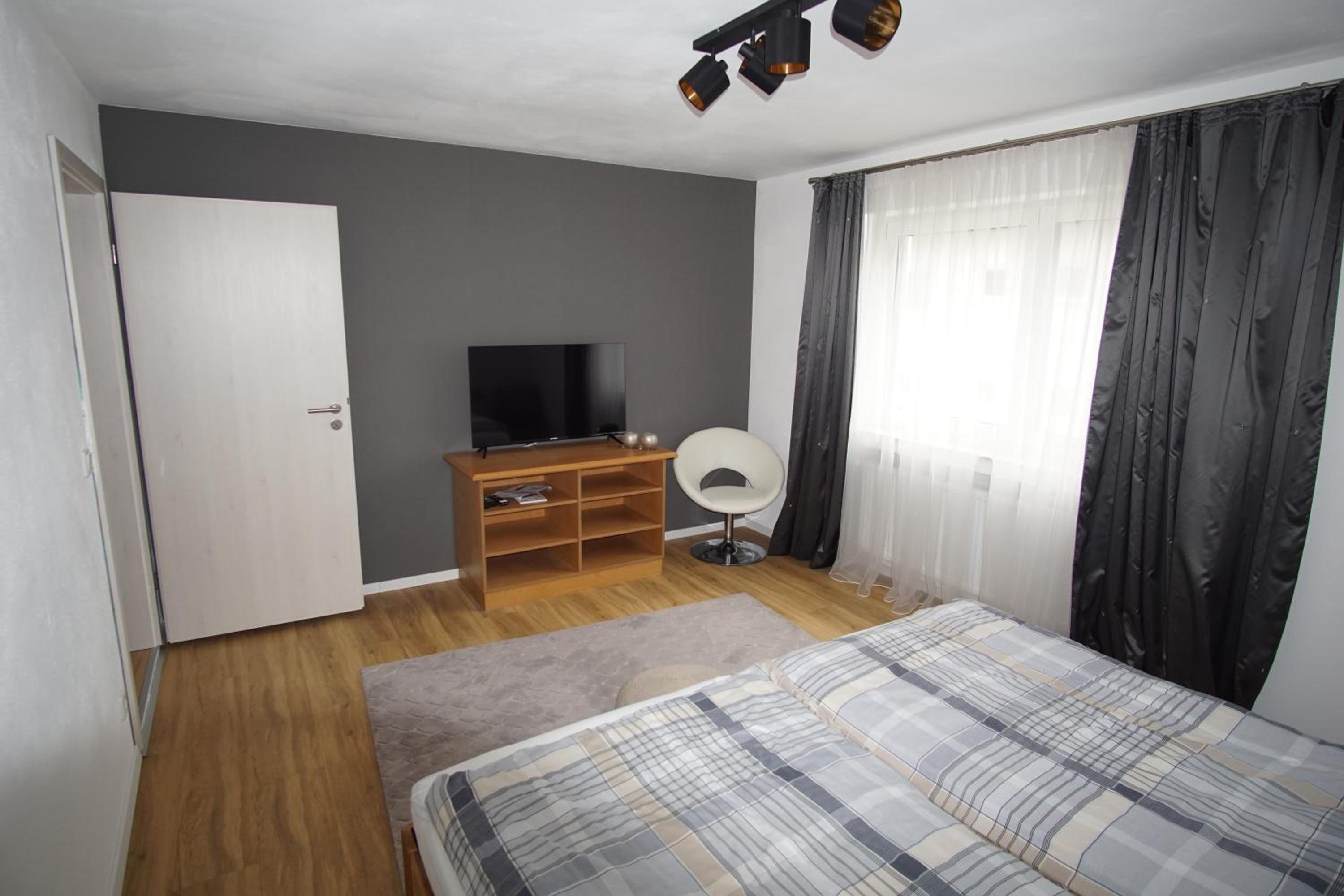 One-Bedroom Apartment photo 1