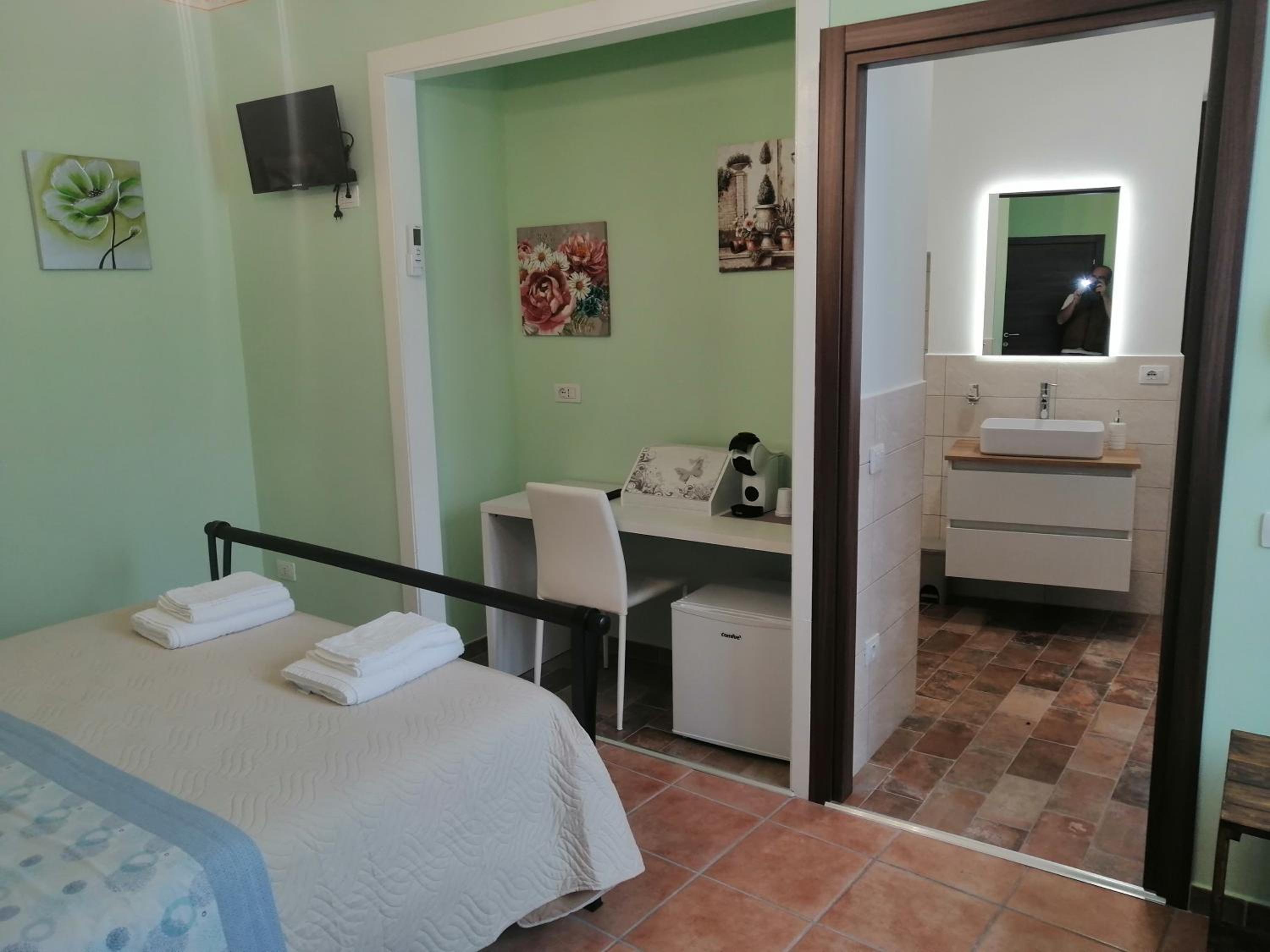Double Room with Private Bathroom photo 1