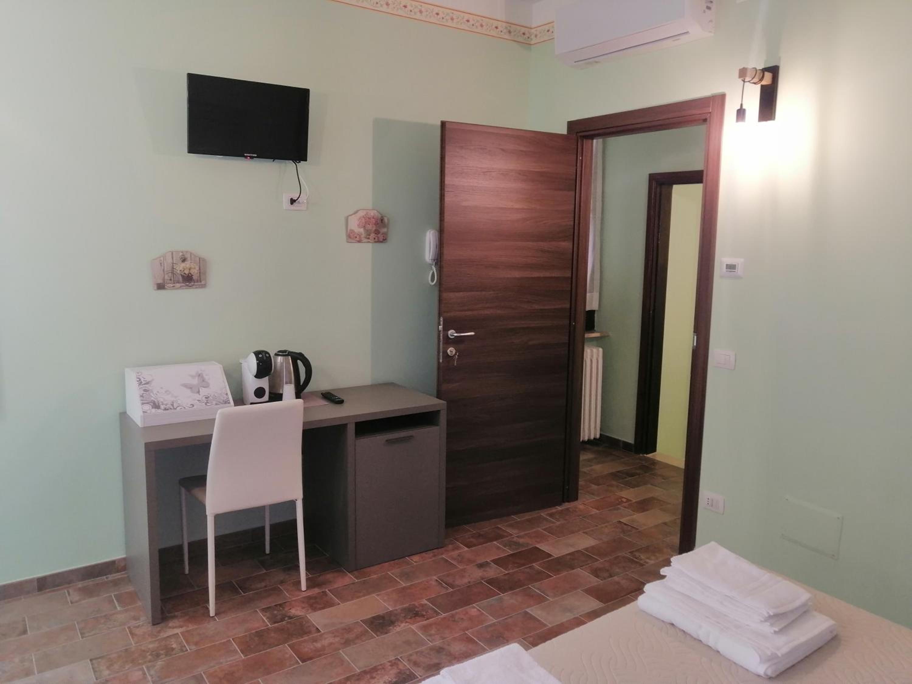 Double Room with Private Bathroom photo 3