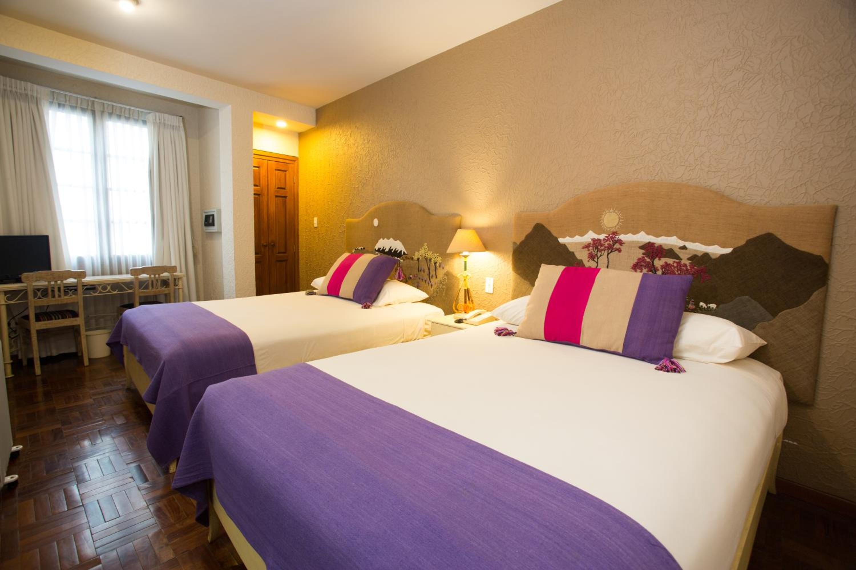 Queen Room with Two Queen Beds photo 3
