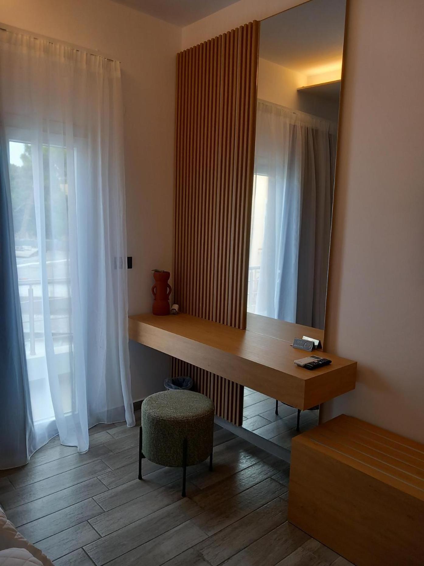 Deluxe Double or Twin Room with Sea View - Photo 1