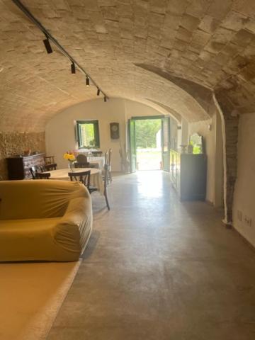 Six-Bedroom House photo 3