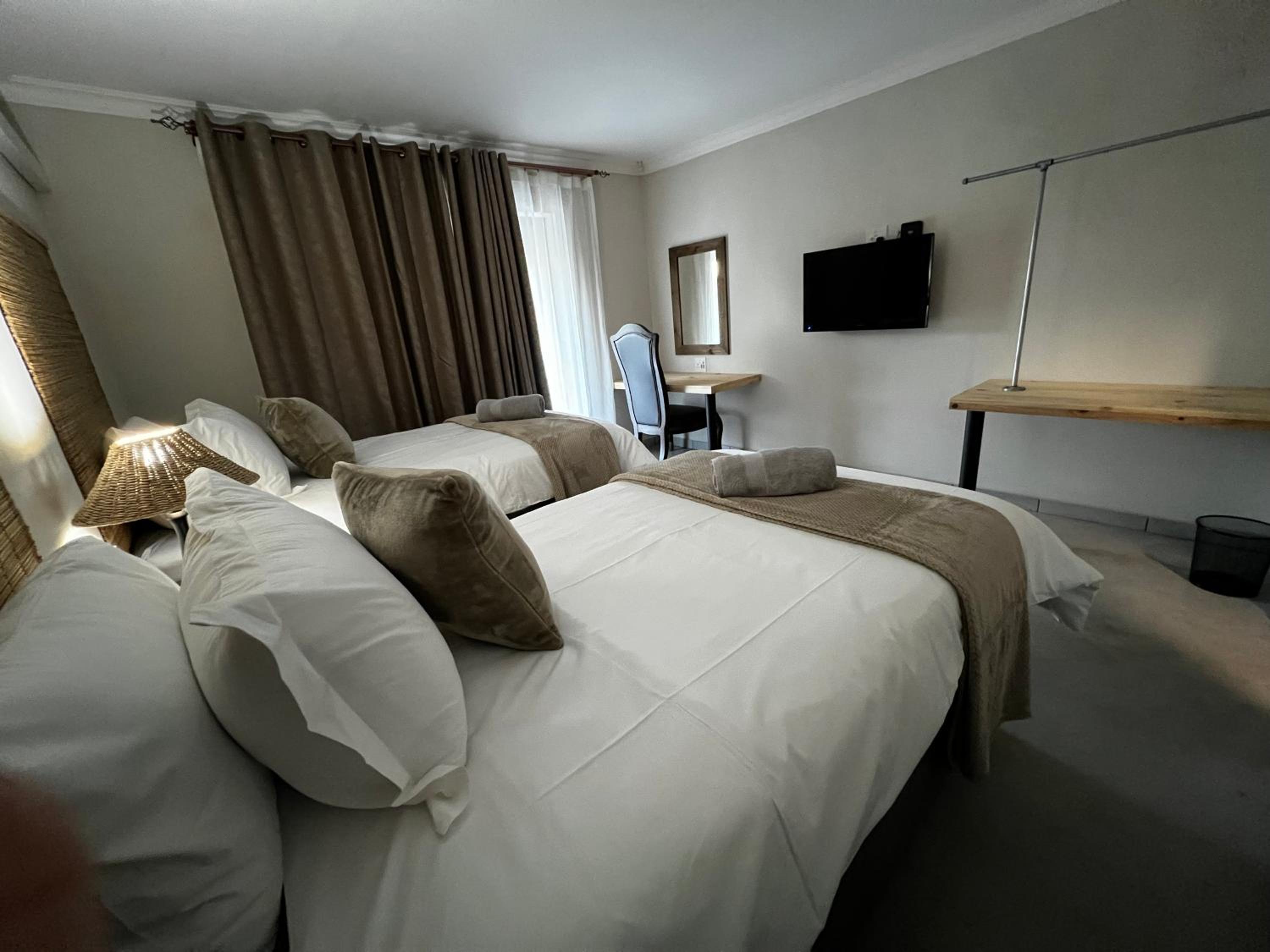 Standard Twin Room photo 2