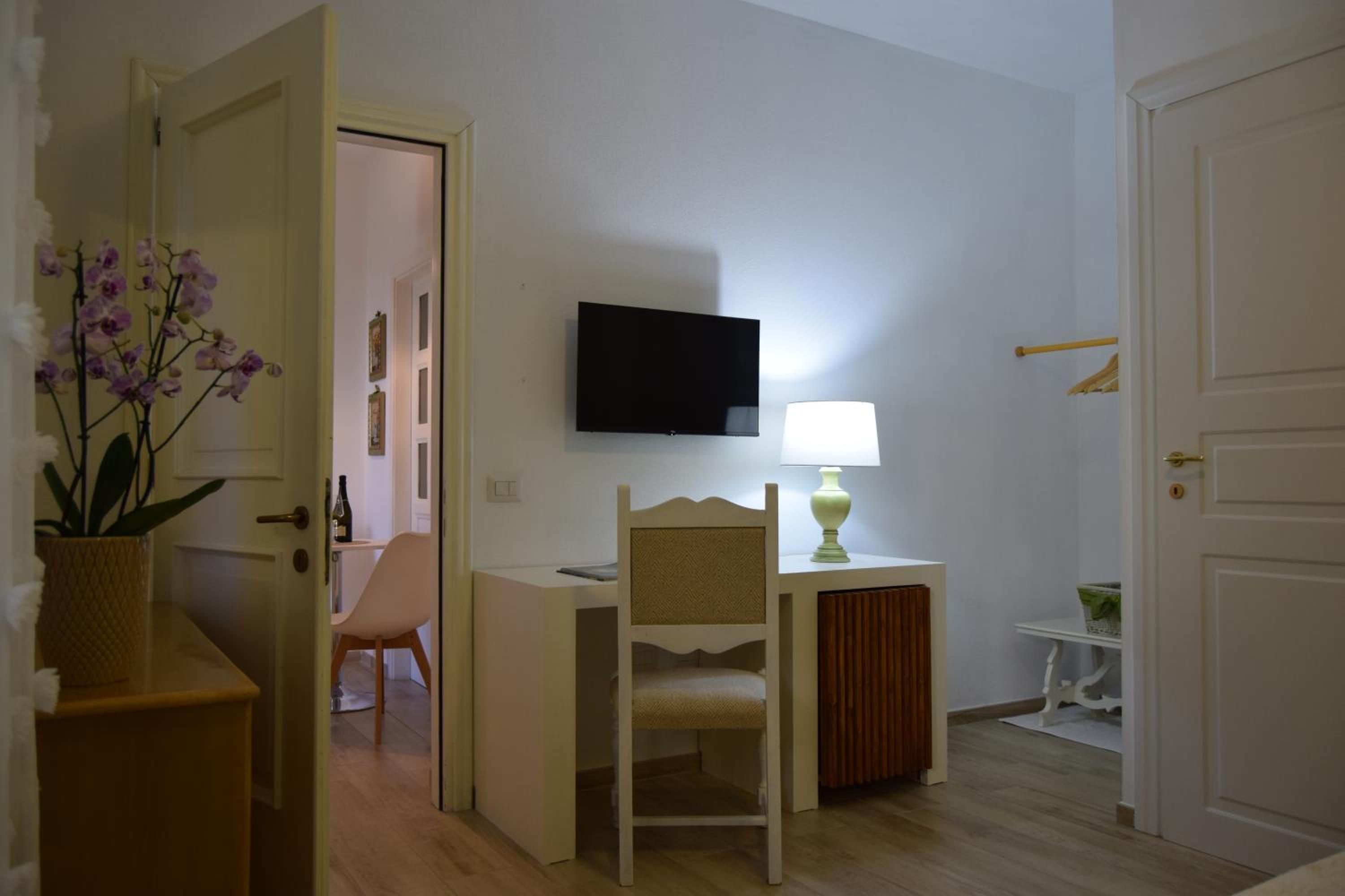 Double Room with Private Bathroom photo 3