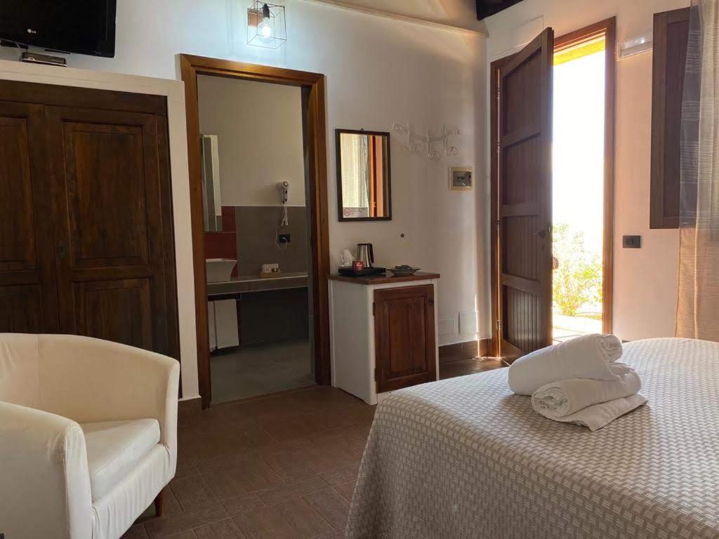 Double or Twin Room - Photo 6