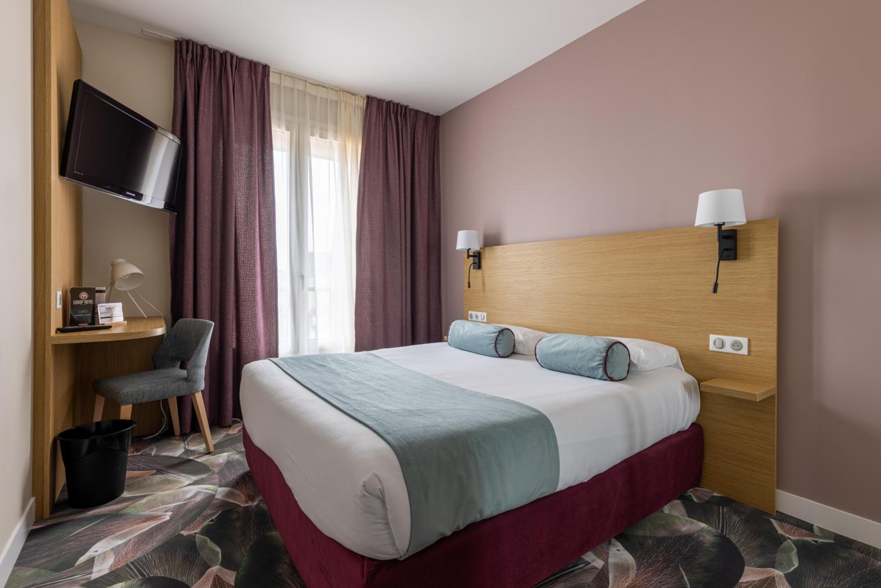 Standard Double Room - Photo 8