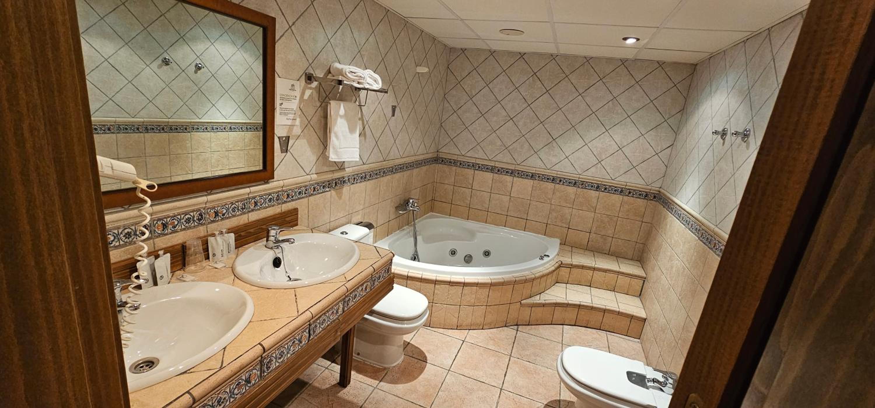 Suite With Hot Tub photo 2