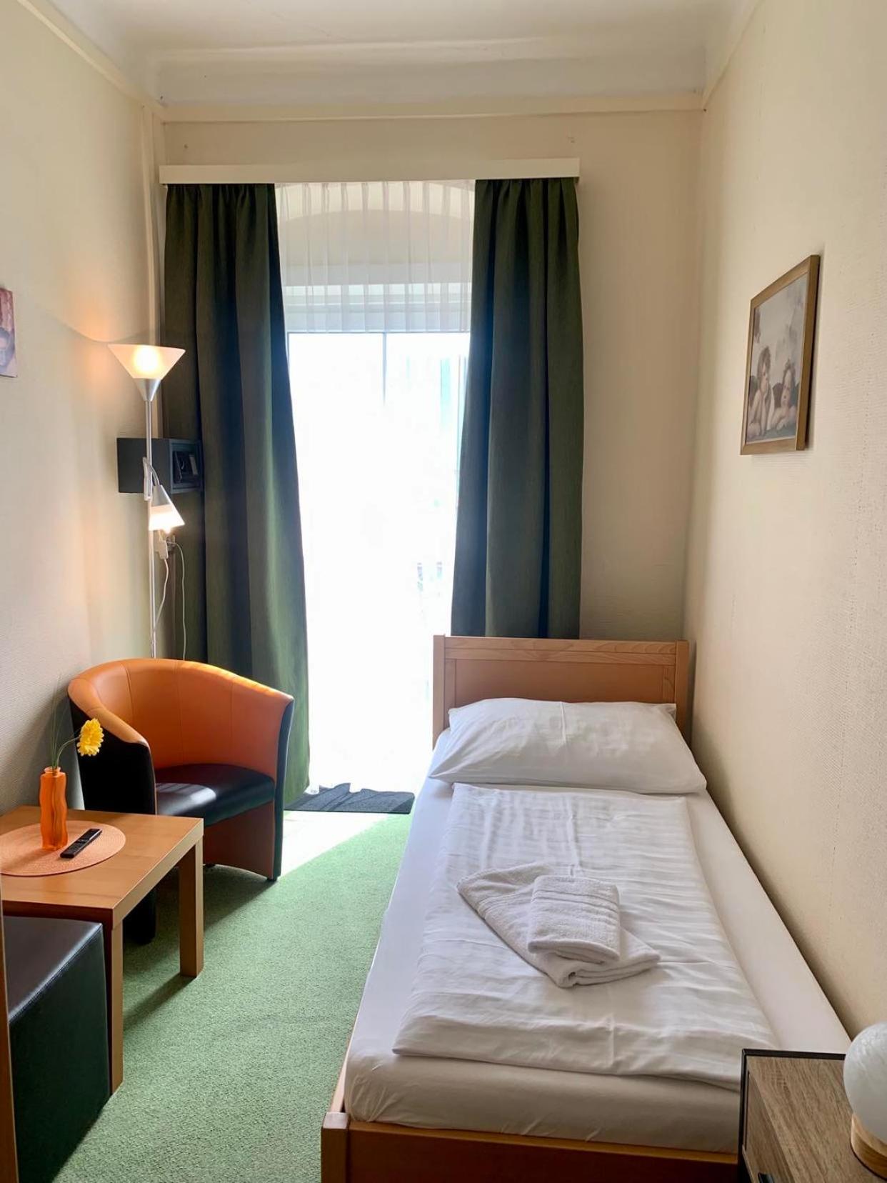 Single Room photo 3
