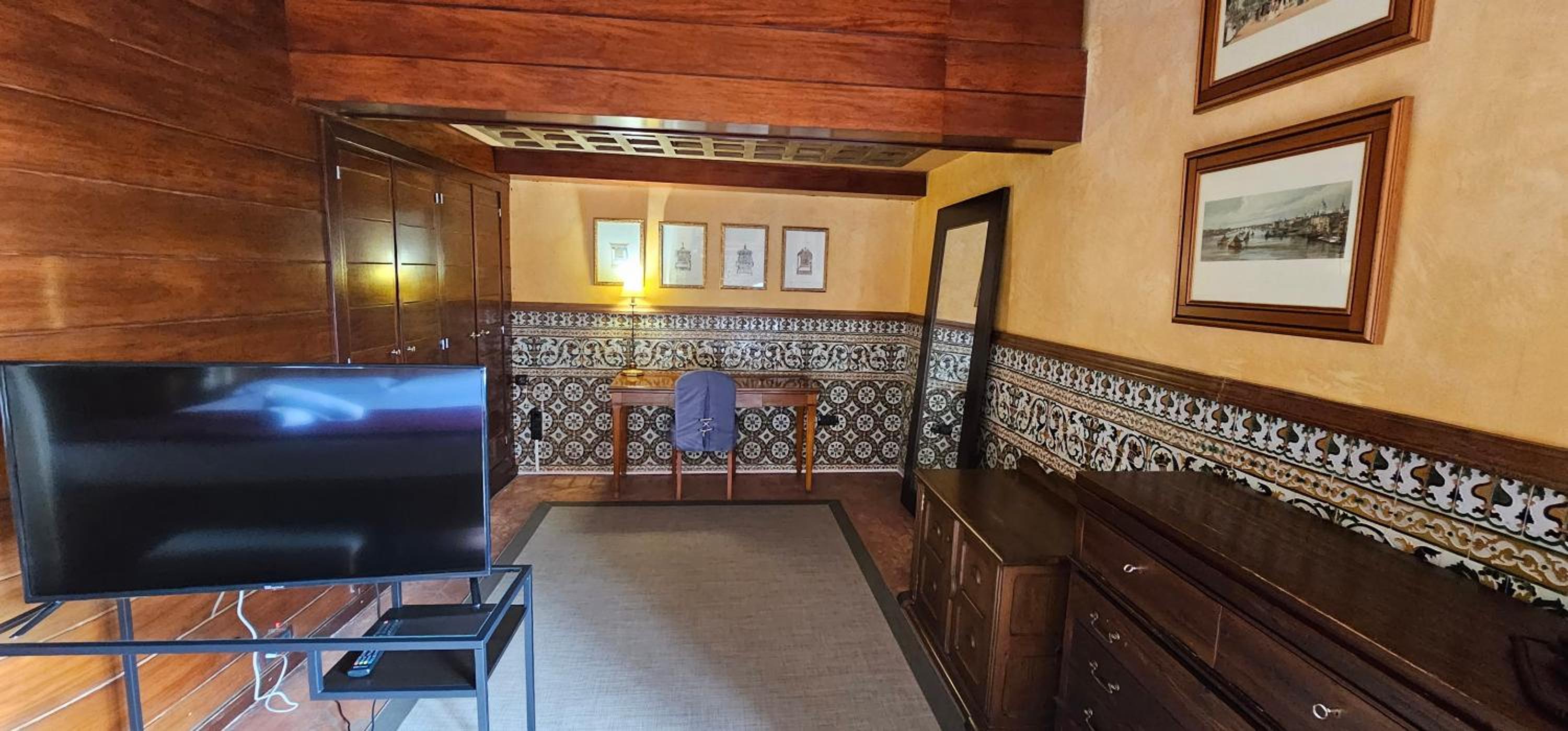 Queen Suite photo 3