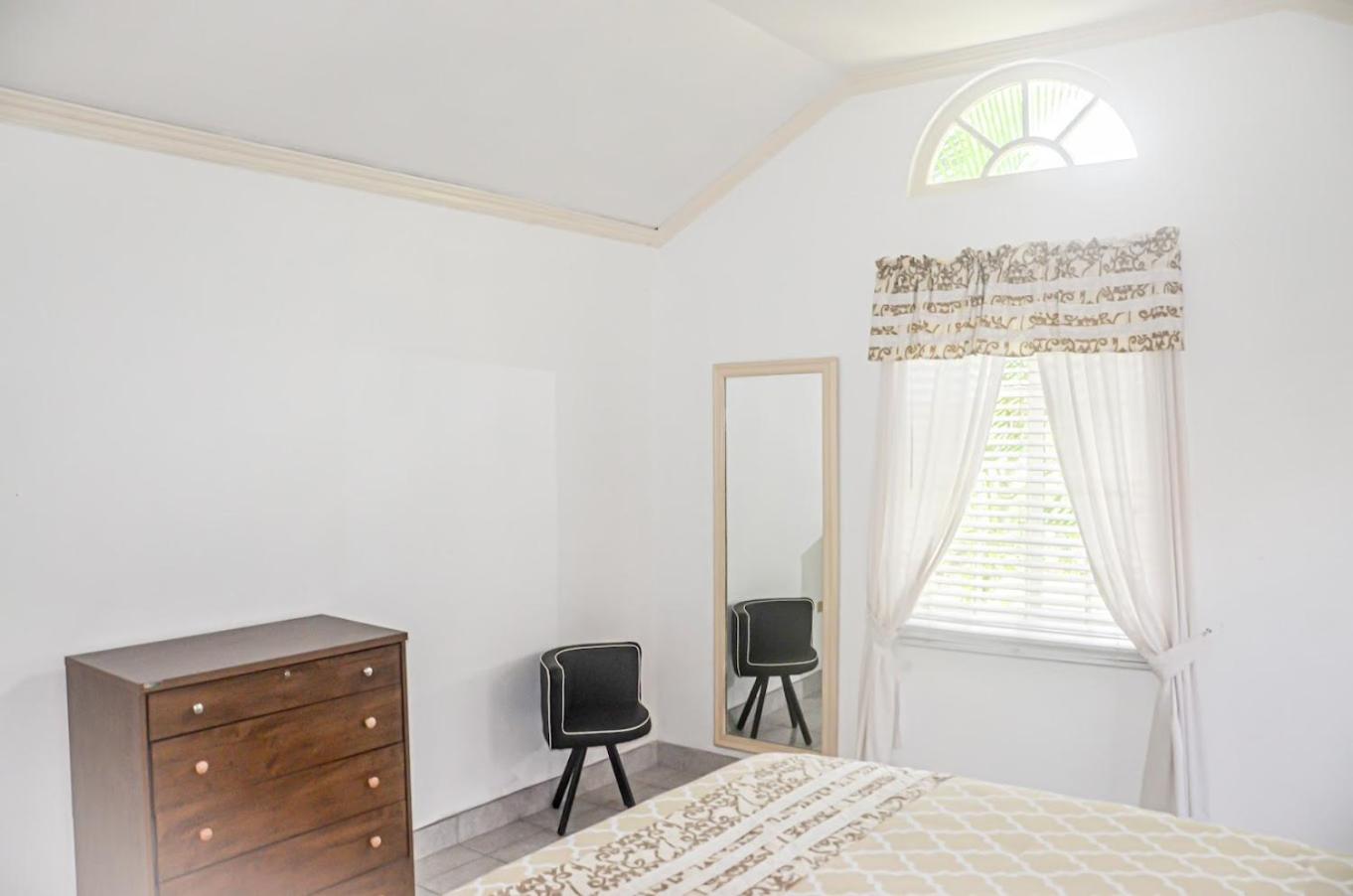 Two-Bedroom House photo 2