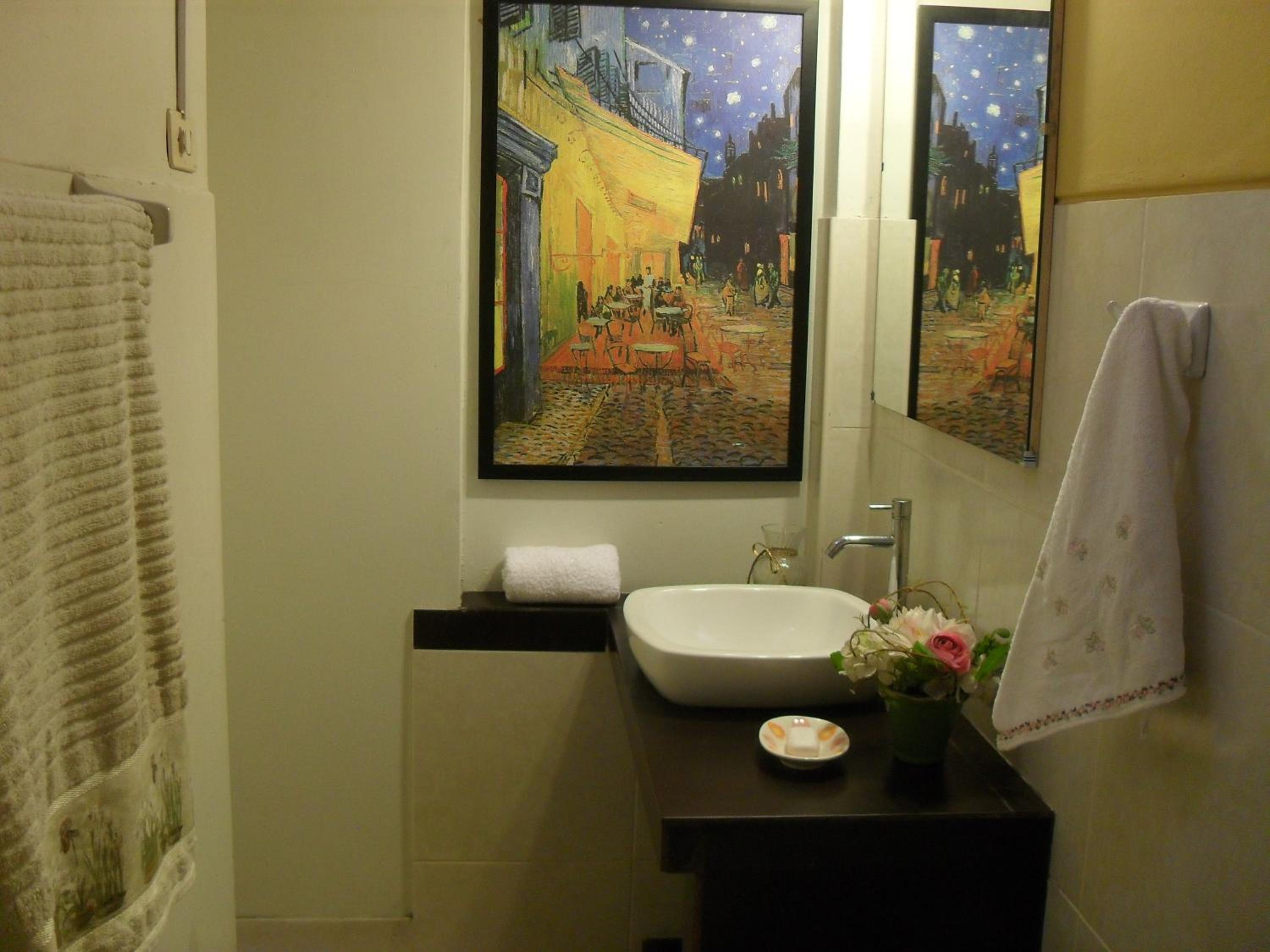 Single Room with Private Bathroom photo 2