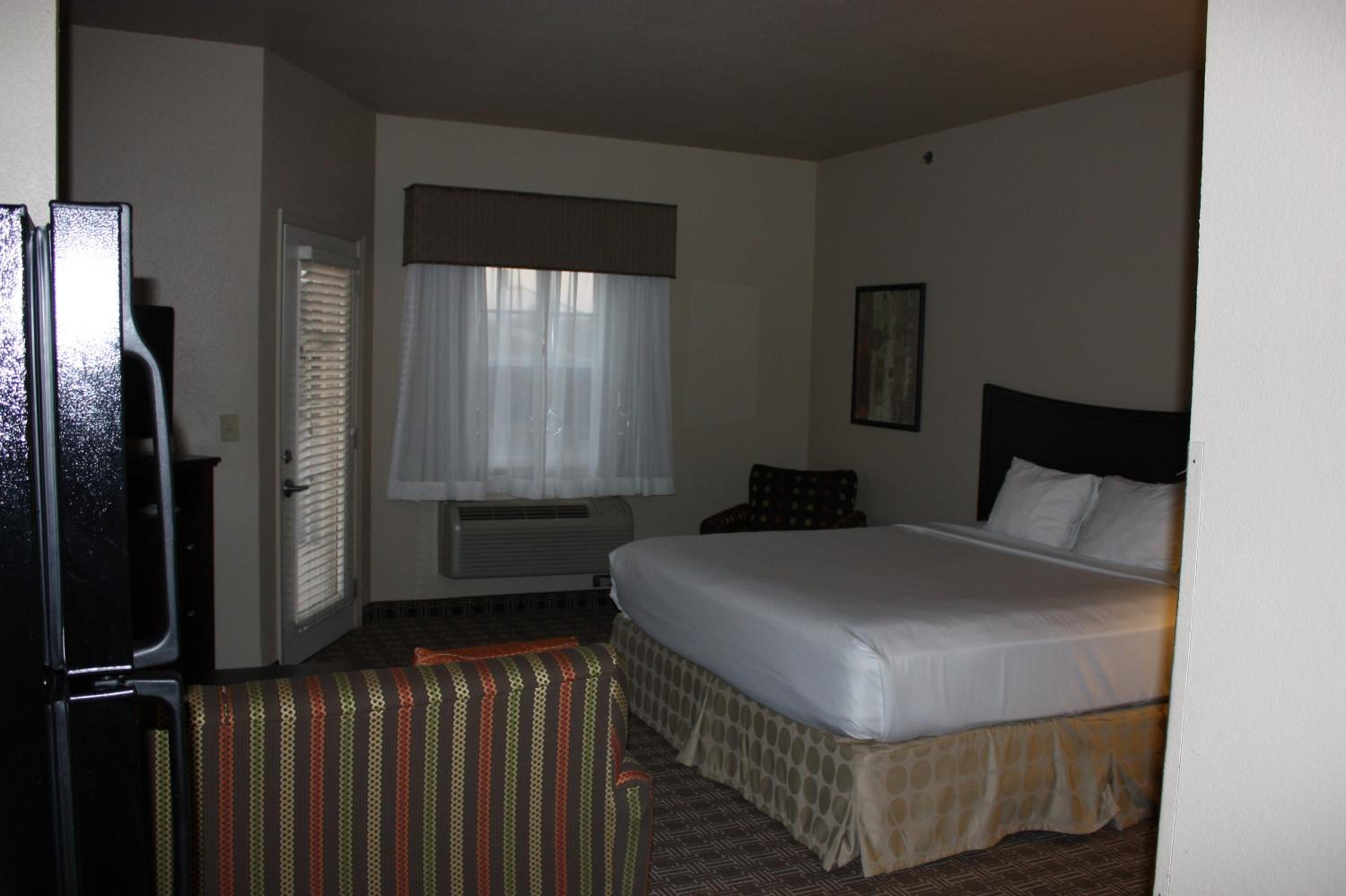 Efficiency King Suite Upgrade - Accessible/Non-Smoking
