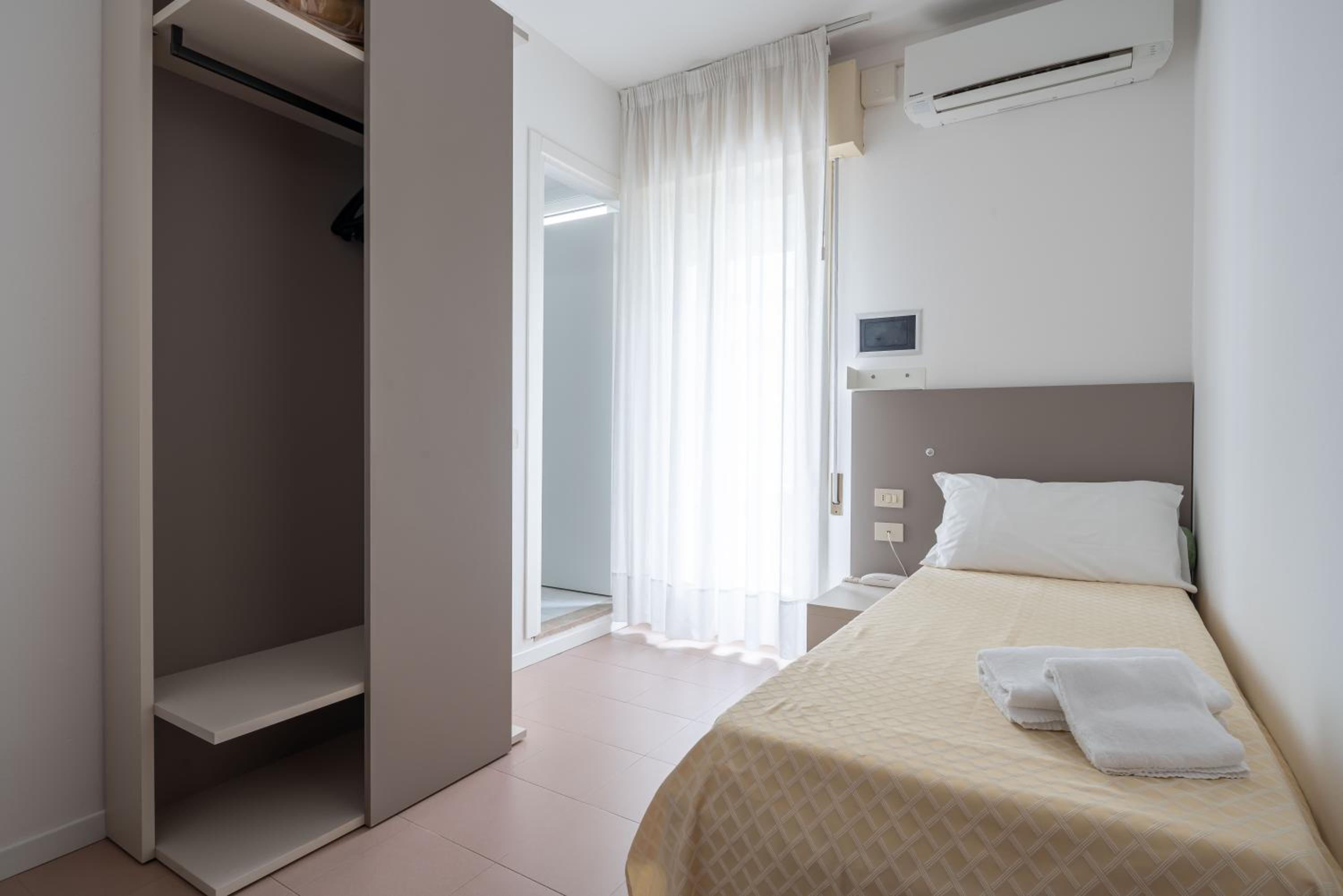 Single Room with Side Sea View photo 3
