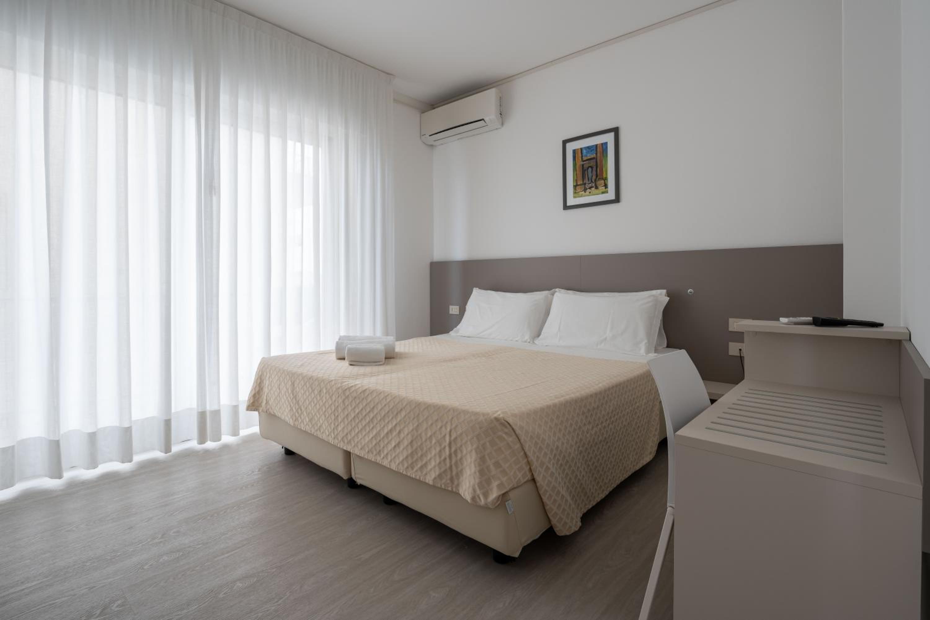 Comfort Double Room with Side Sea View - Photo 7
