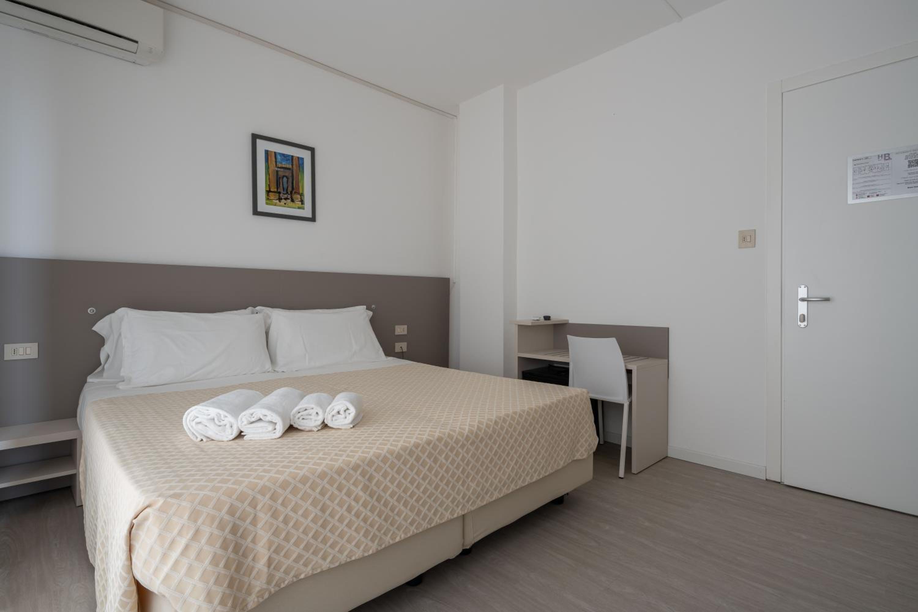 Comfort Double Room with Side Sea View - Photo 10