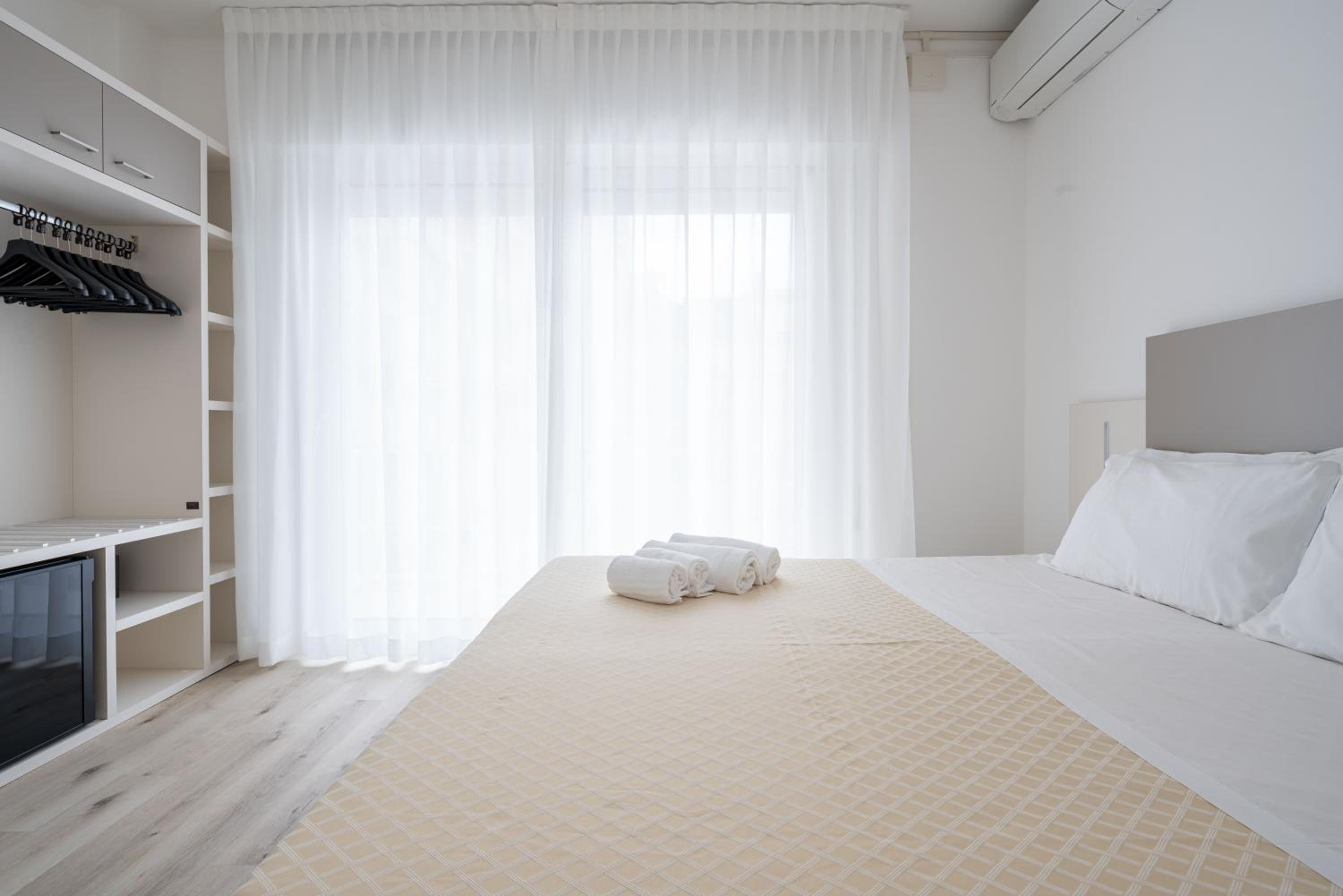 Comfort Double Room with Side Sea View - Photo 1