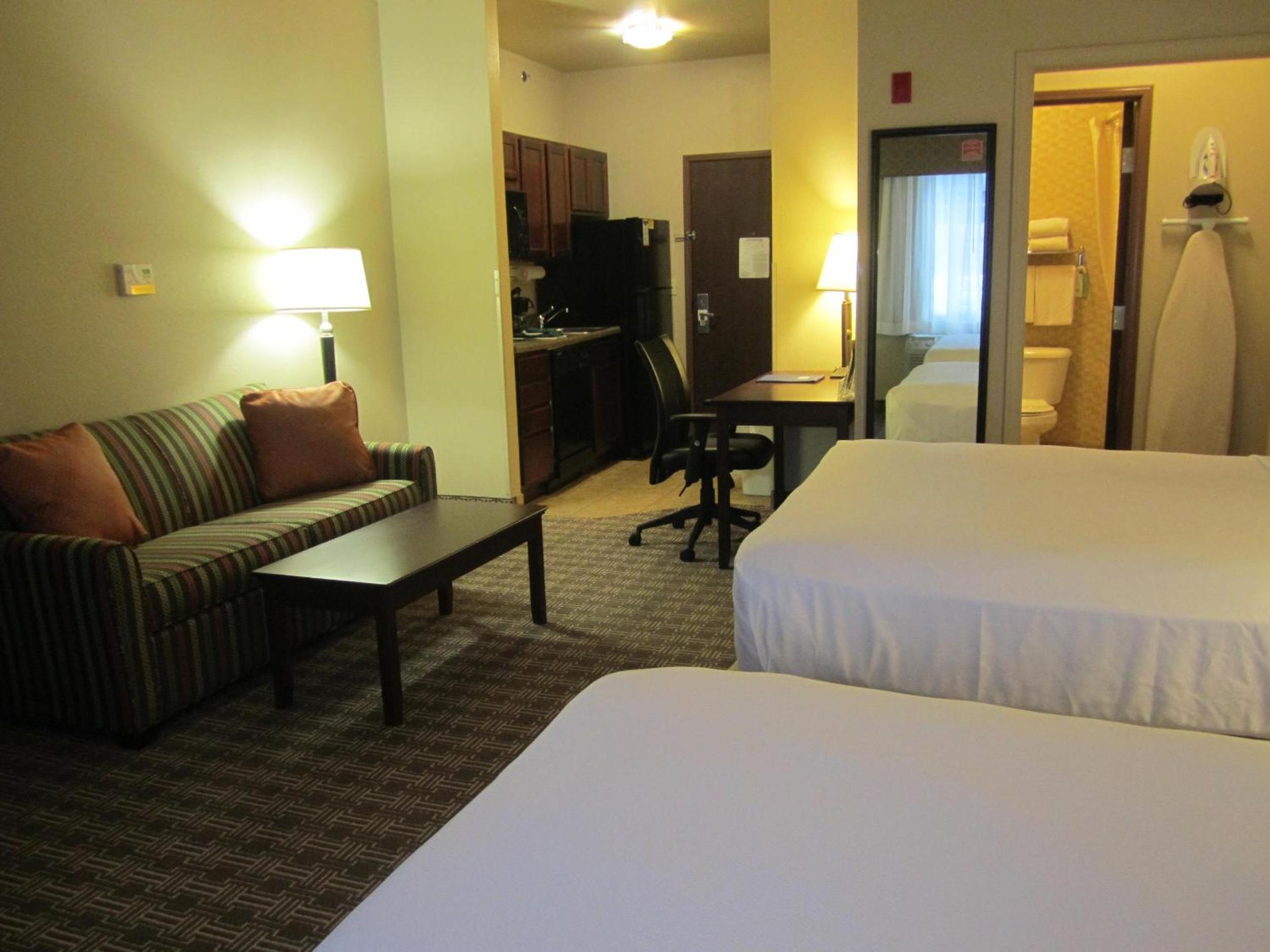 Efficiency Suite with Two Queen Beds Upgrade - Accessible/Non-Smoking photo 2