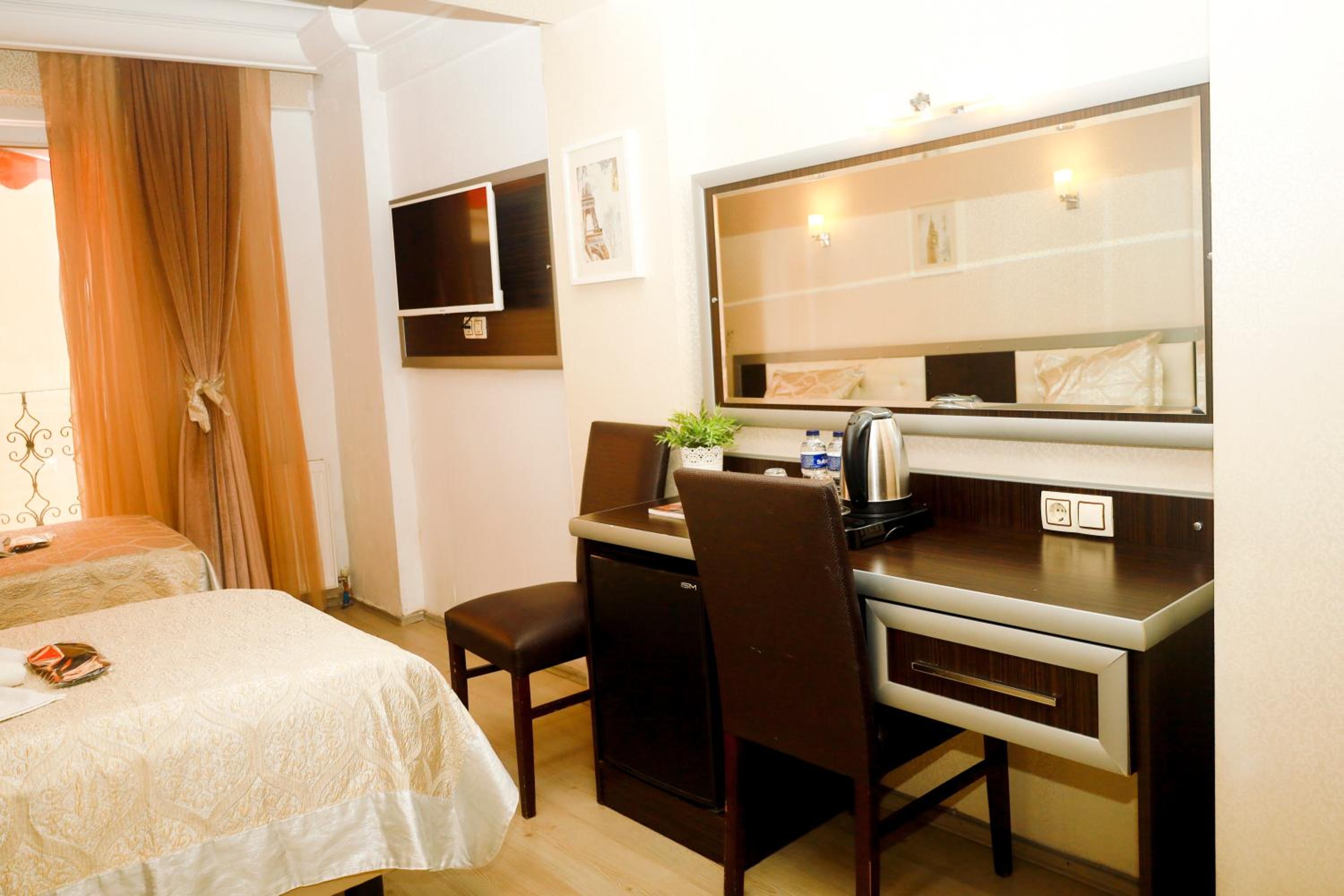 Budget Twin Room photo 2