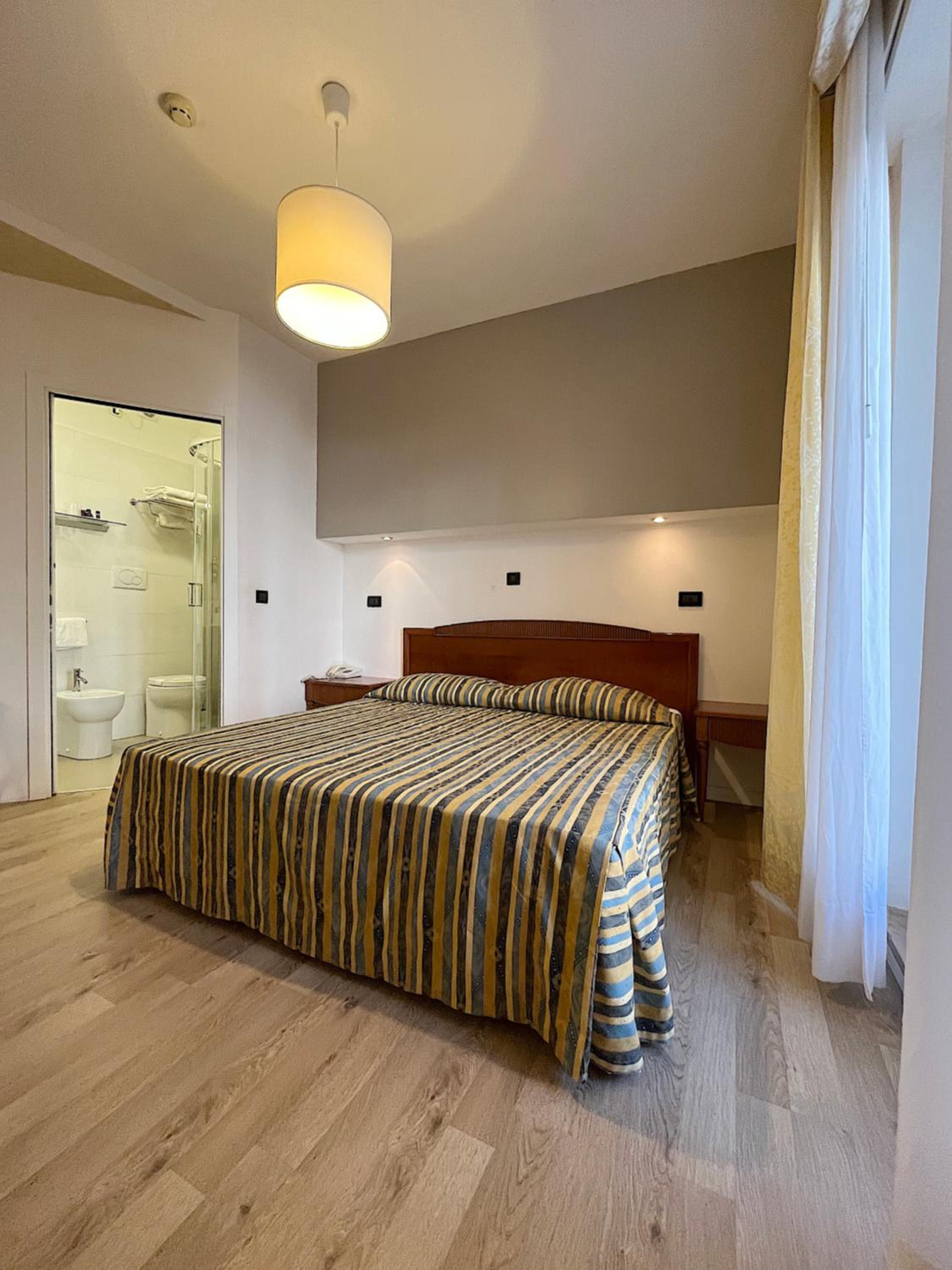 Double Room - Photo 14