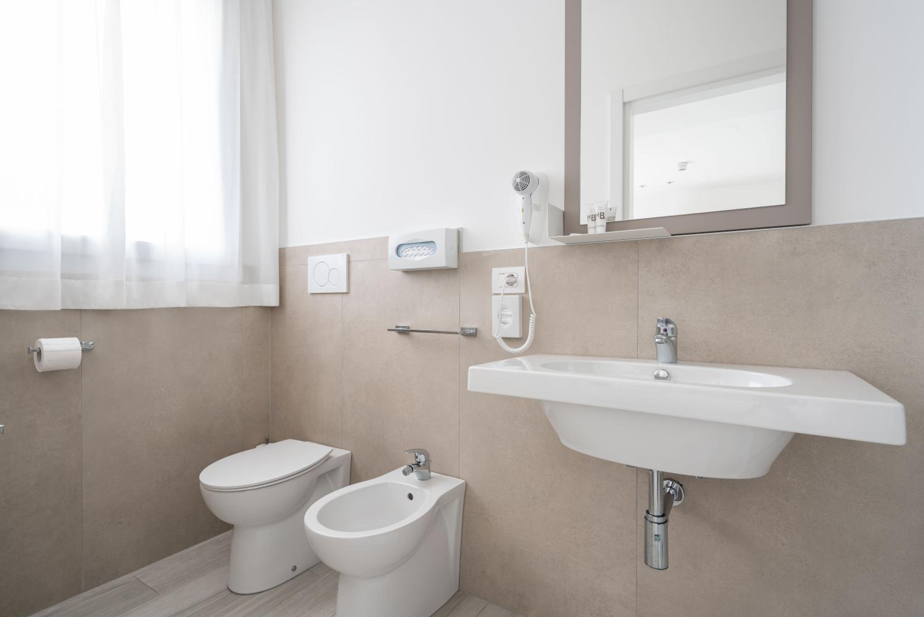 Deluxe Double Room with Side Sea View - Photo 4
