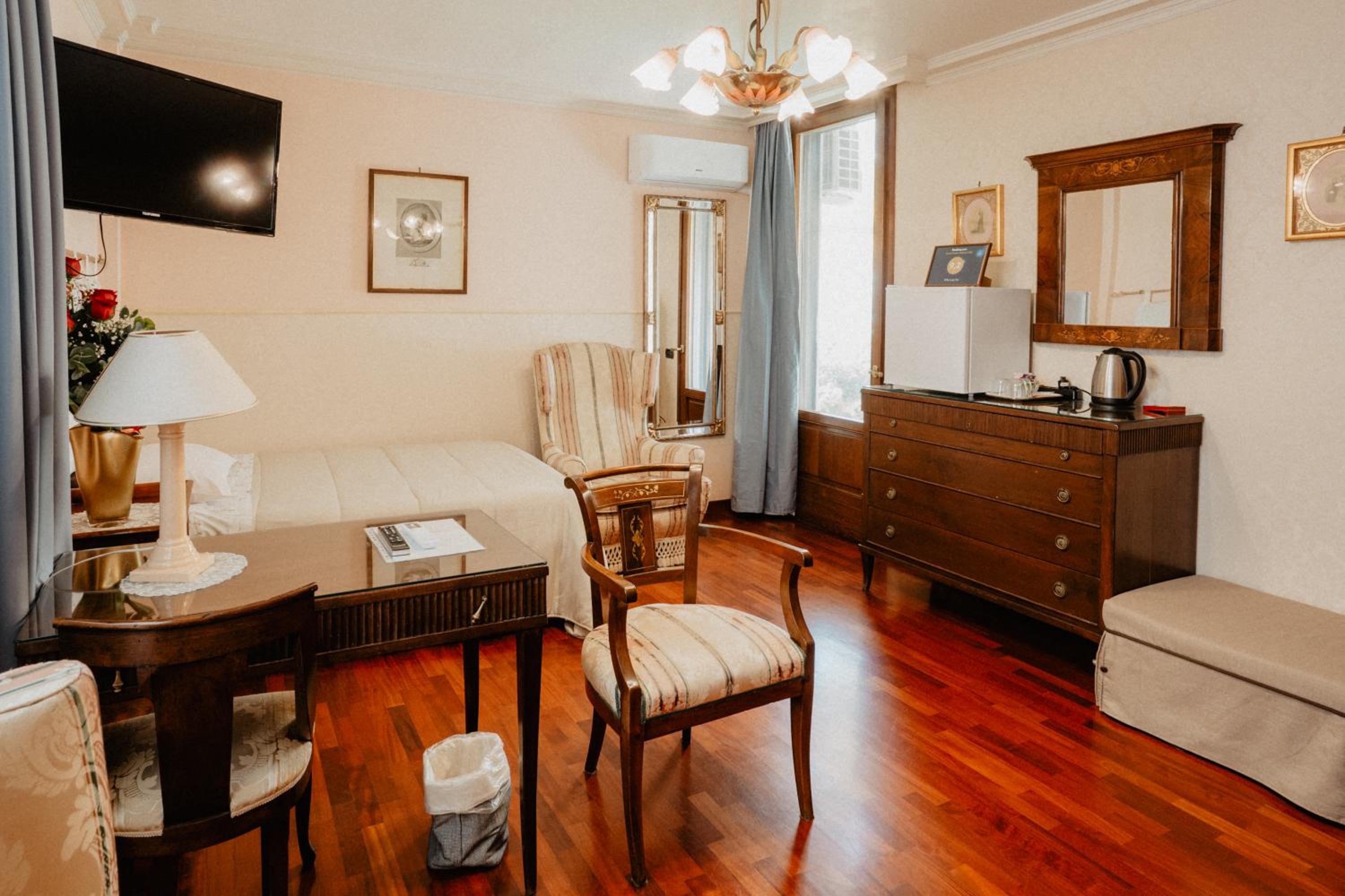 Suite with Terrace - Photo 11